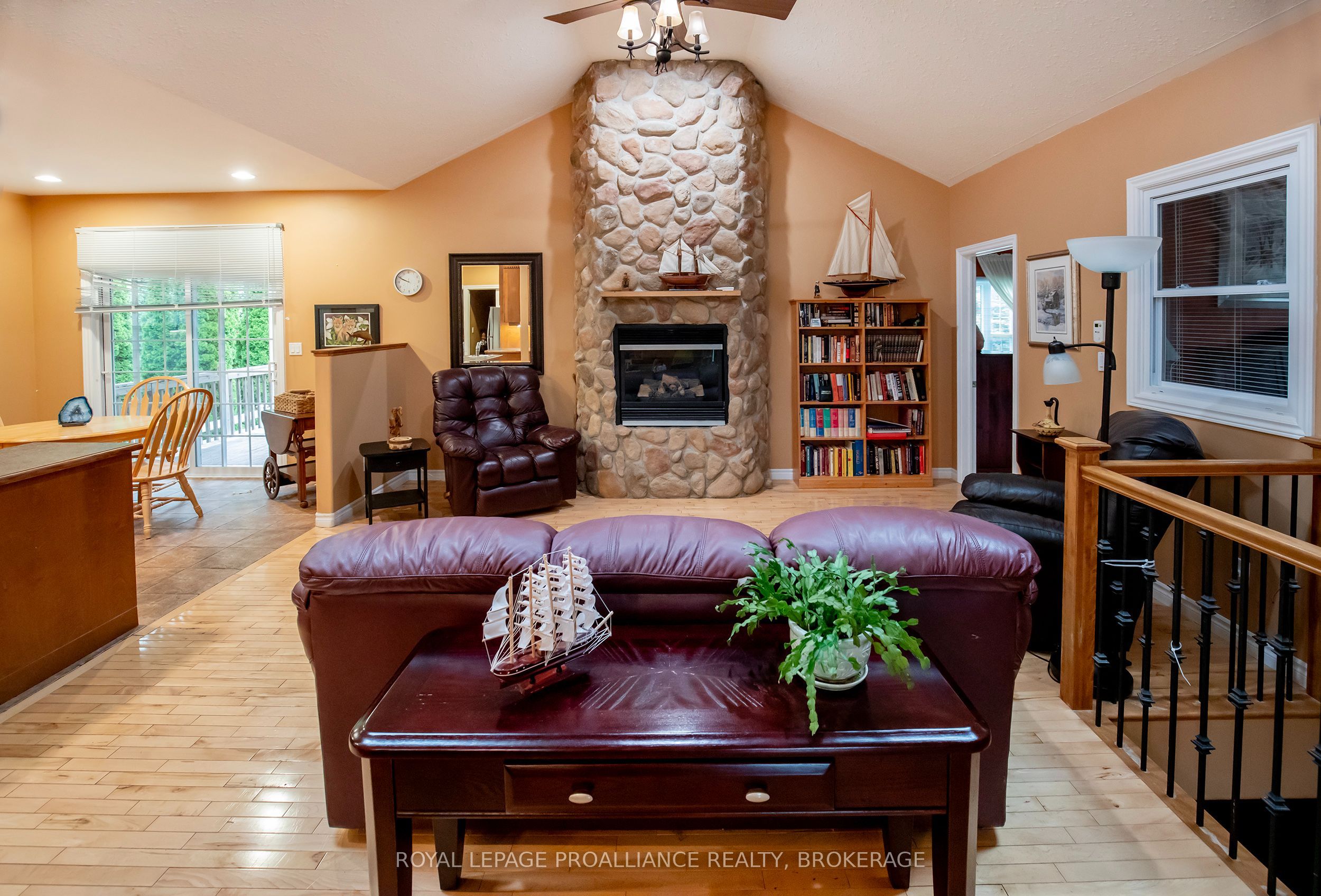 1098 Coverdale Drive Property Photo 3
