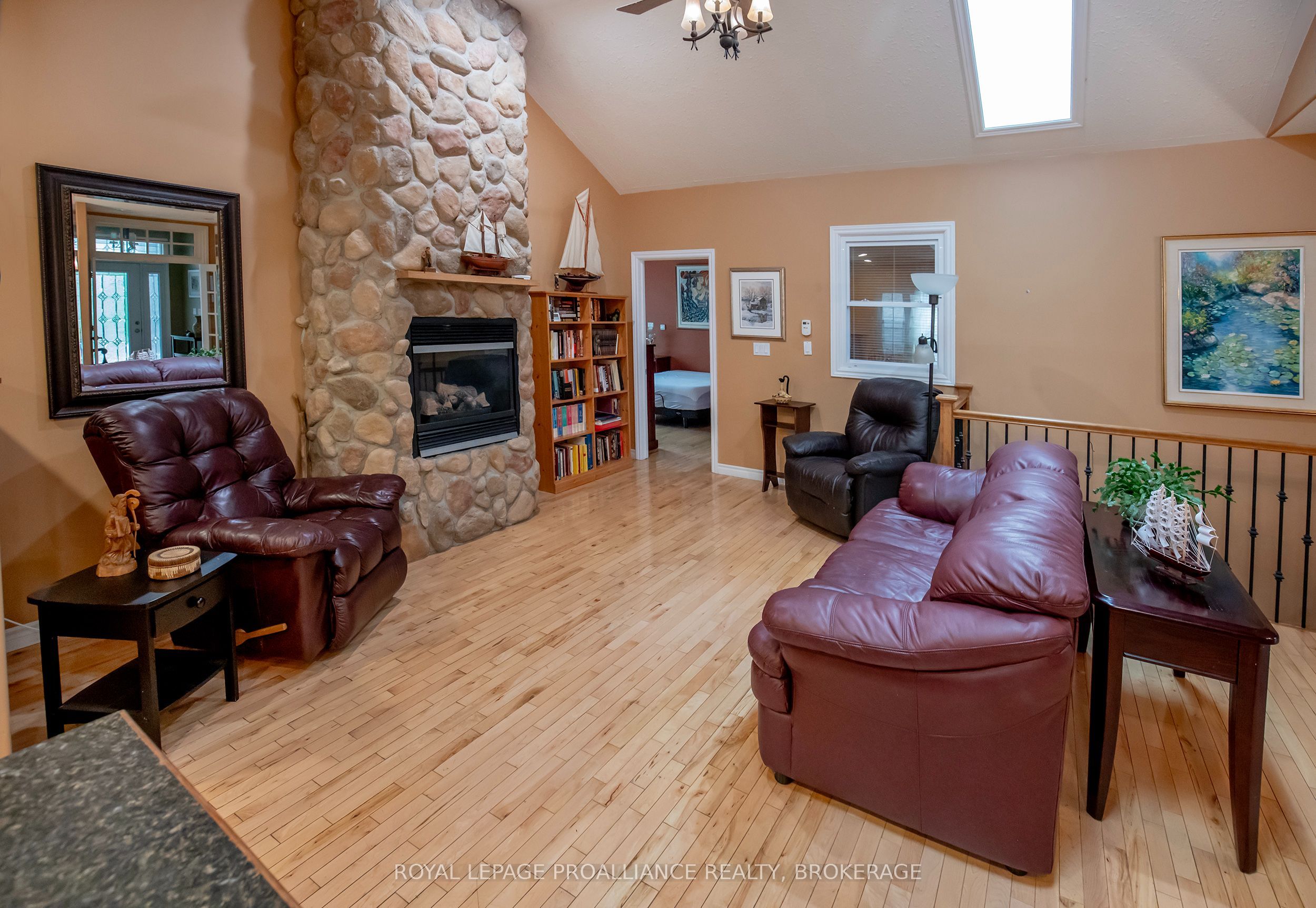 1098 Coverdale Drive Property Photo 4