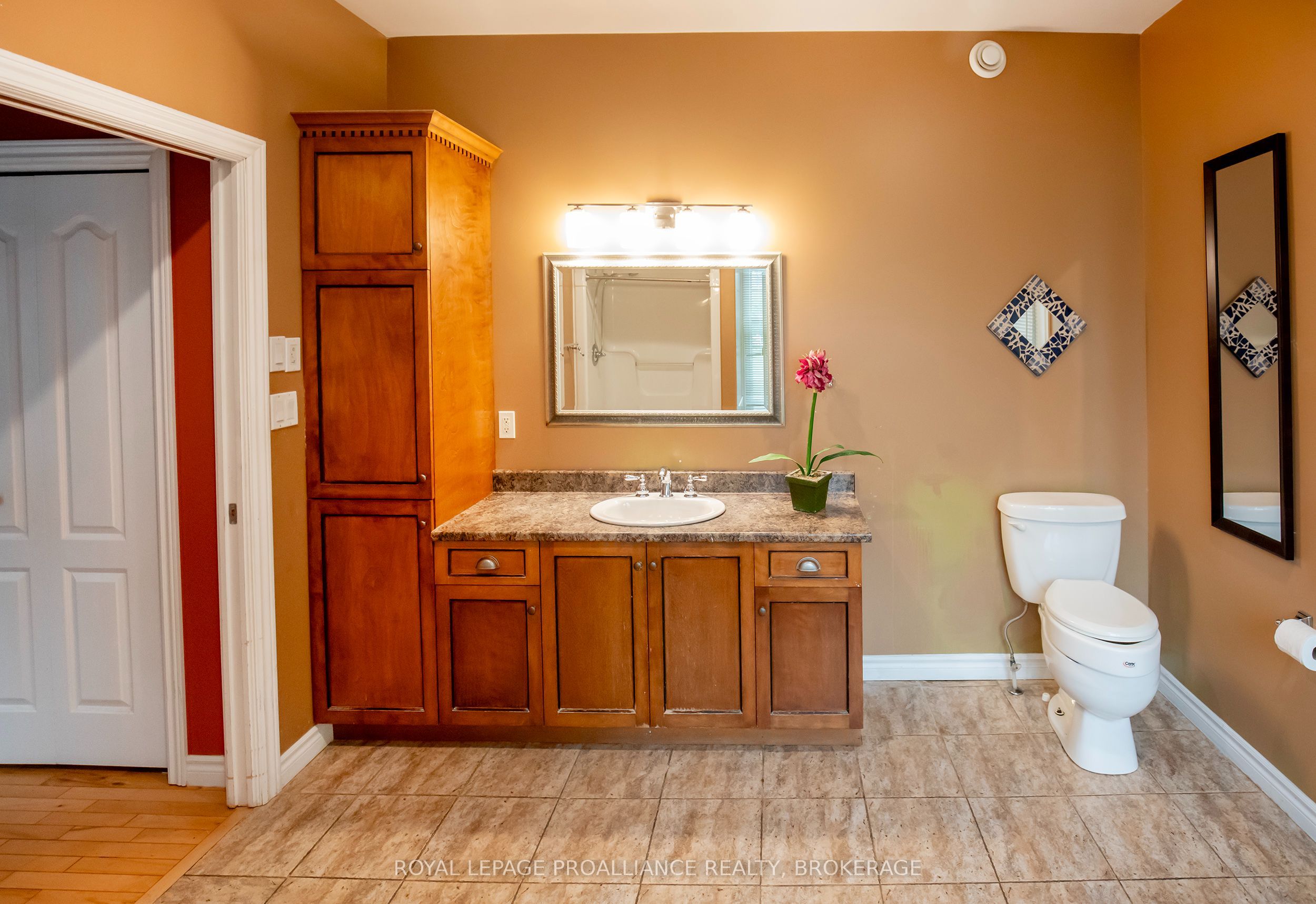 1098 Coverdale Drive Property Photo 16