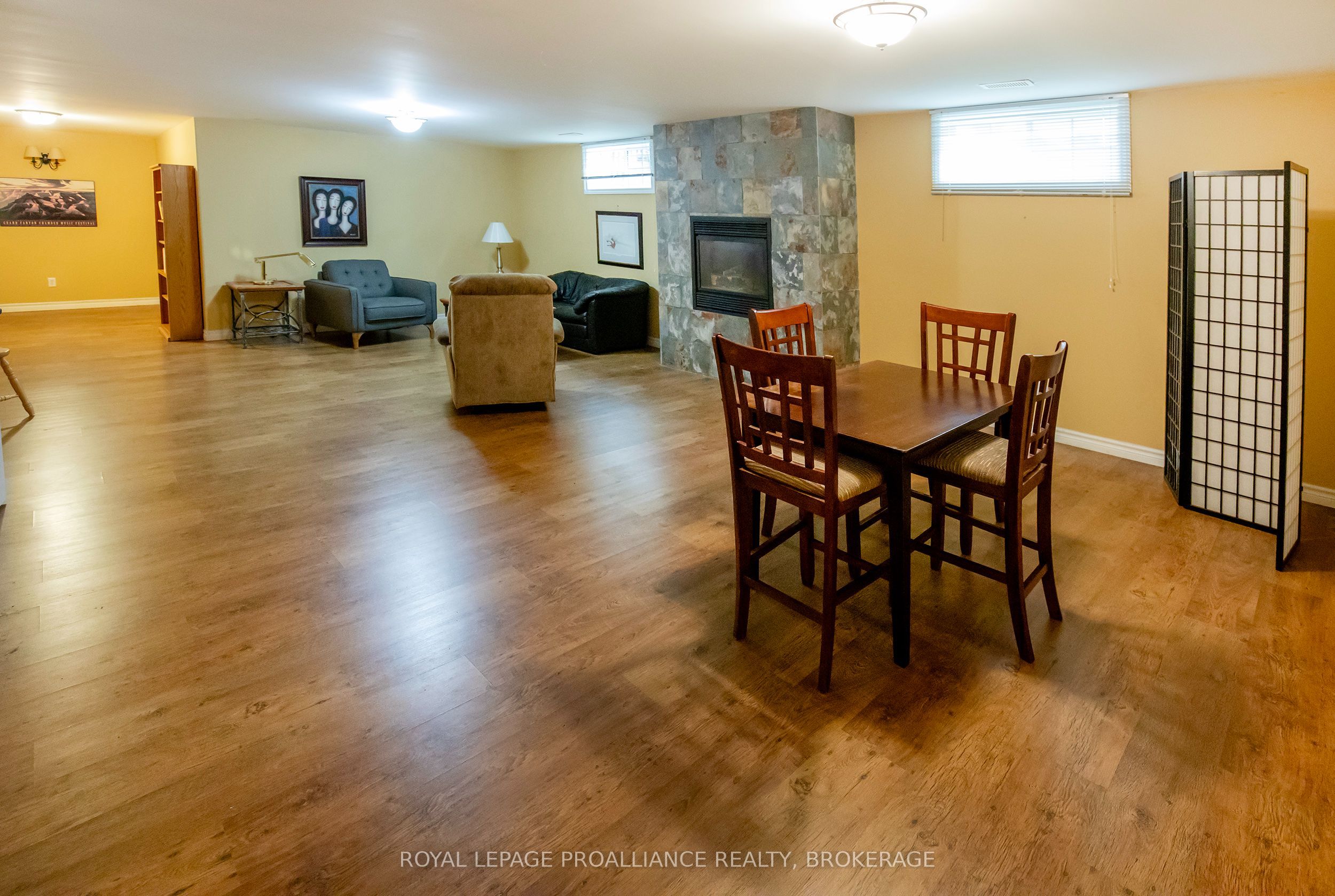 1098 Coverdale Drive Property Photo 20