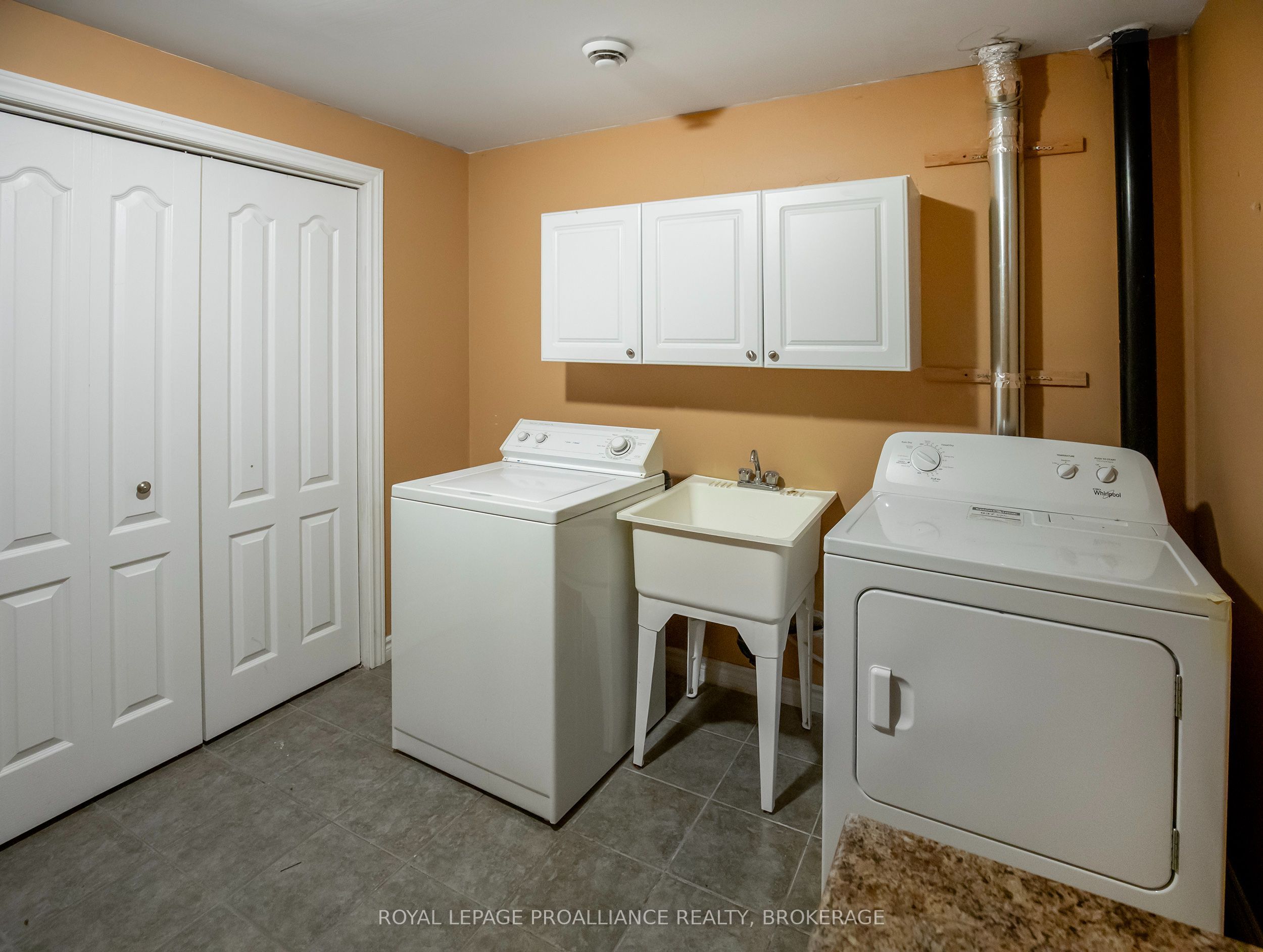 1098 Coverdale Drive Property Photo 27