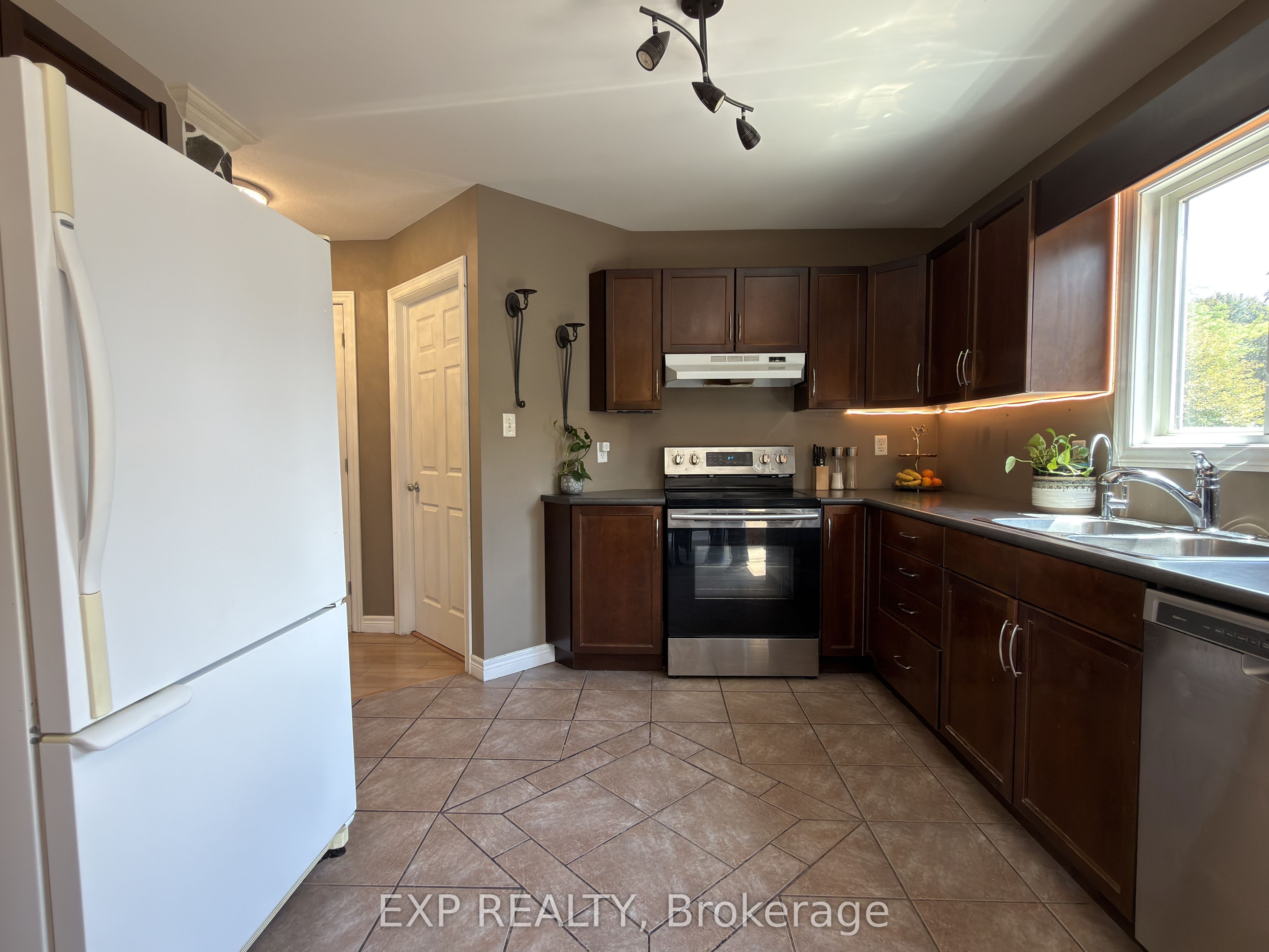 608 Highview Drive Property Photo 13