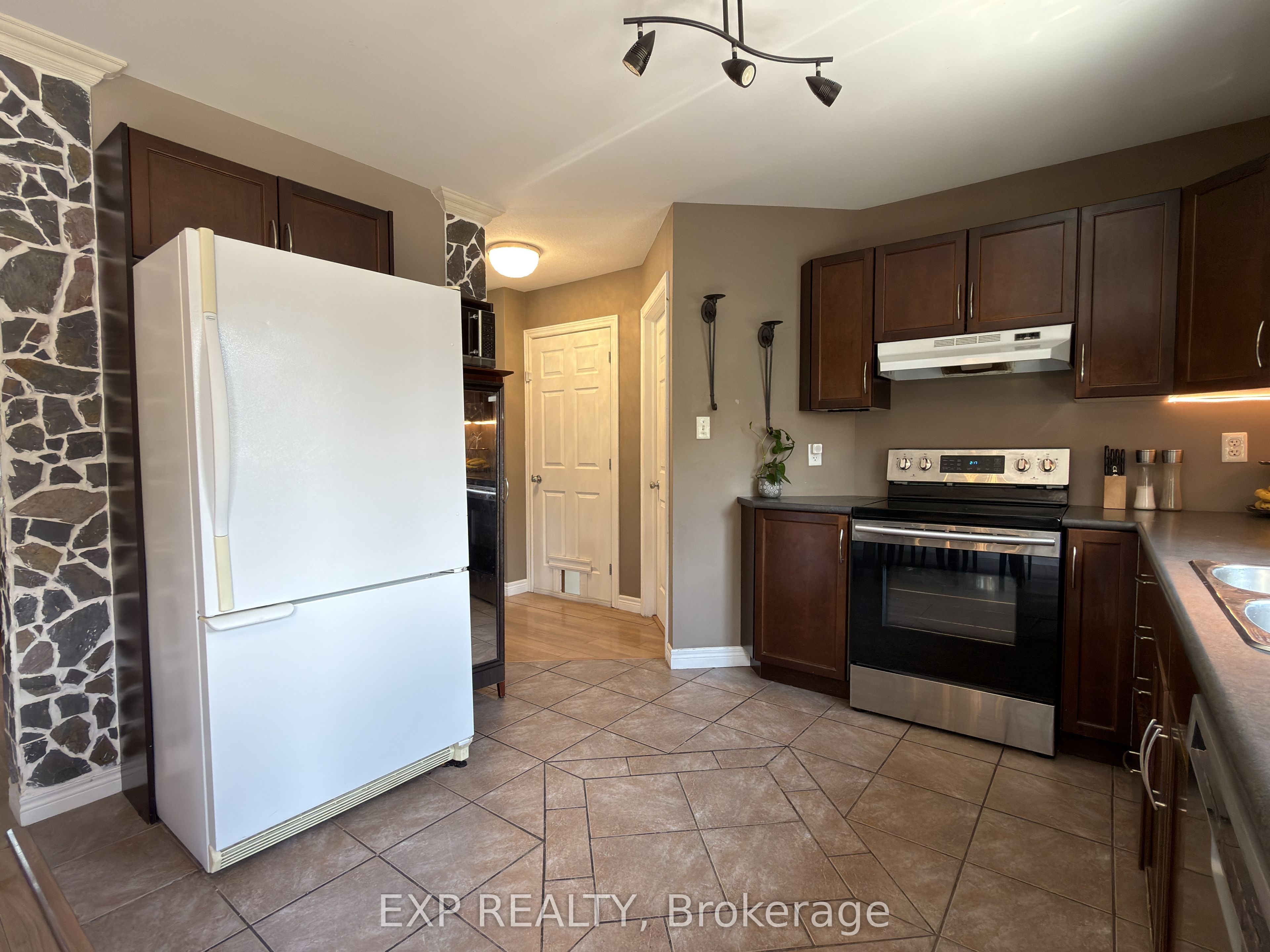 608 Highview Drive Property Photo 14