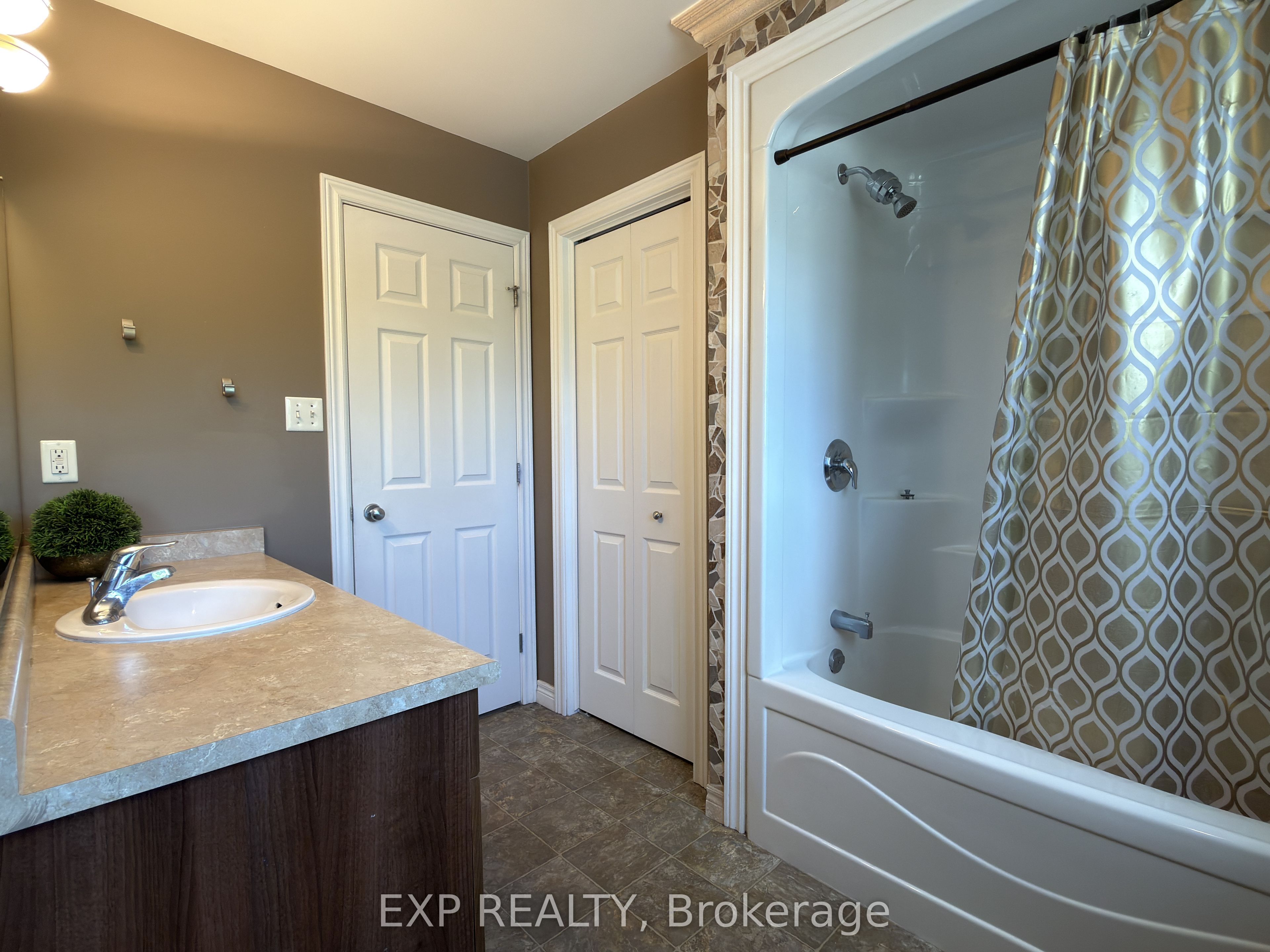 608 Highview Drive Property Photo 24