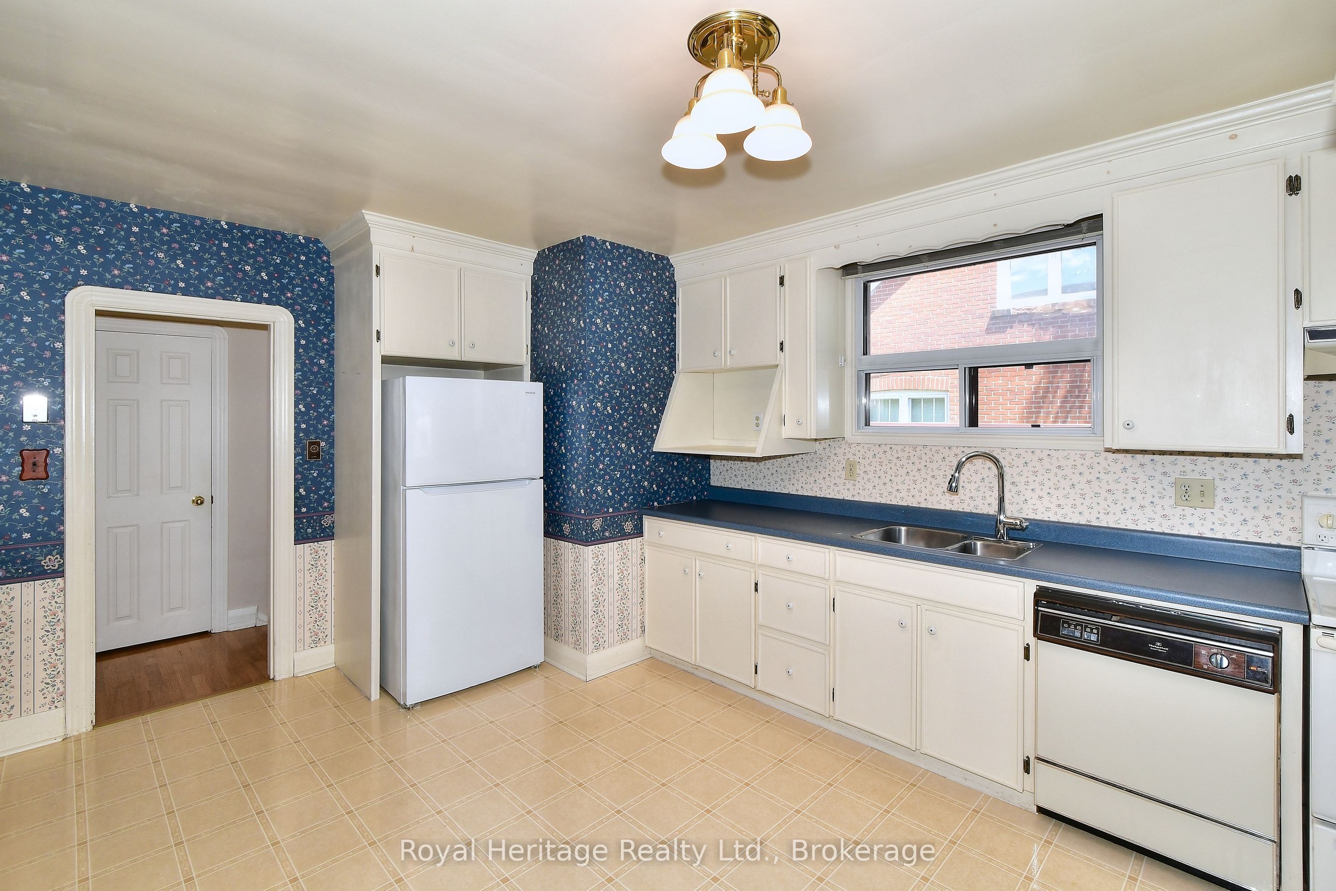 476 King George Street Property Photo 3
