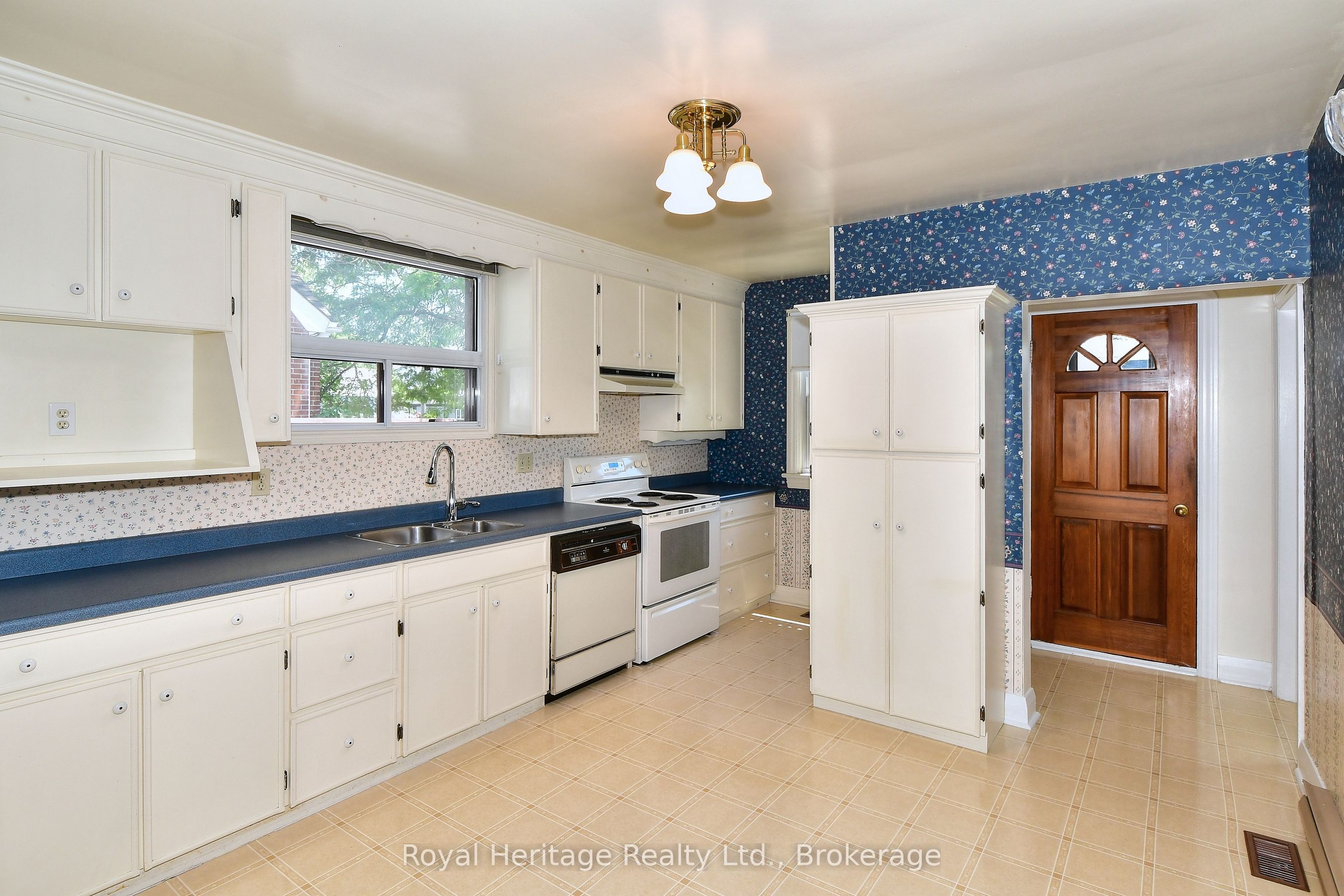 476 King George Street Property Photo 4