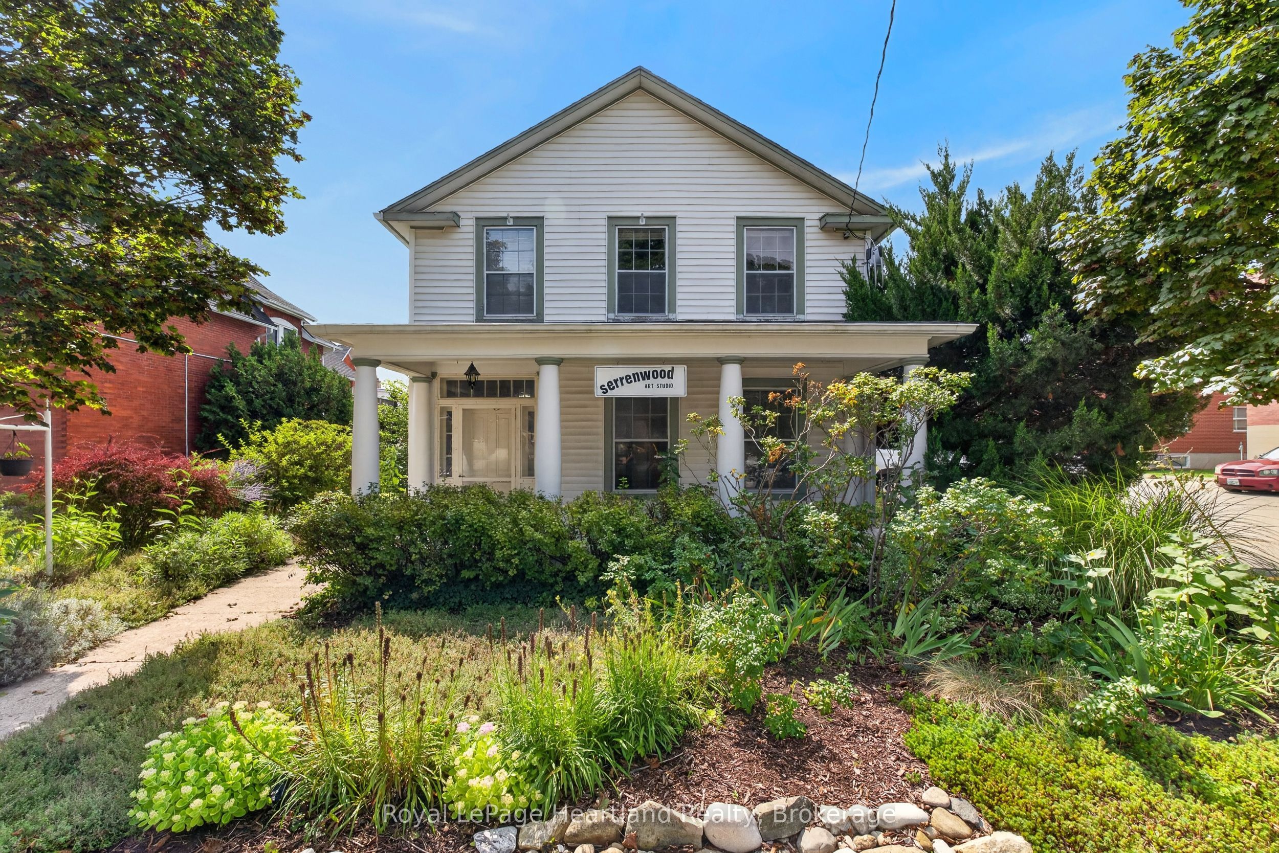 18 Nelson Street E Property Photo 1