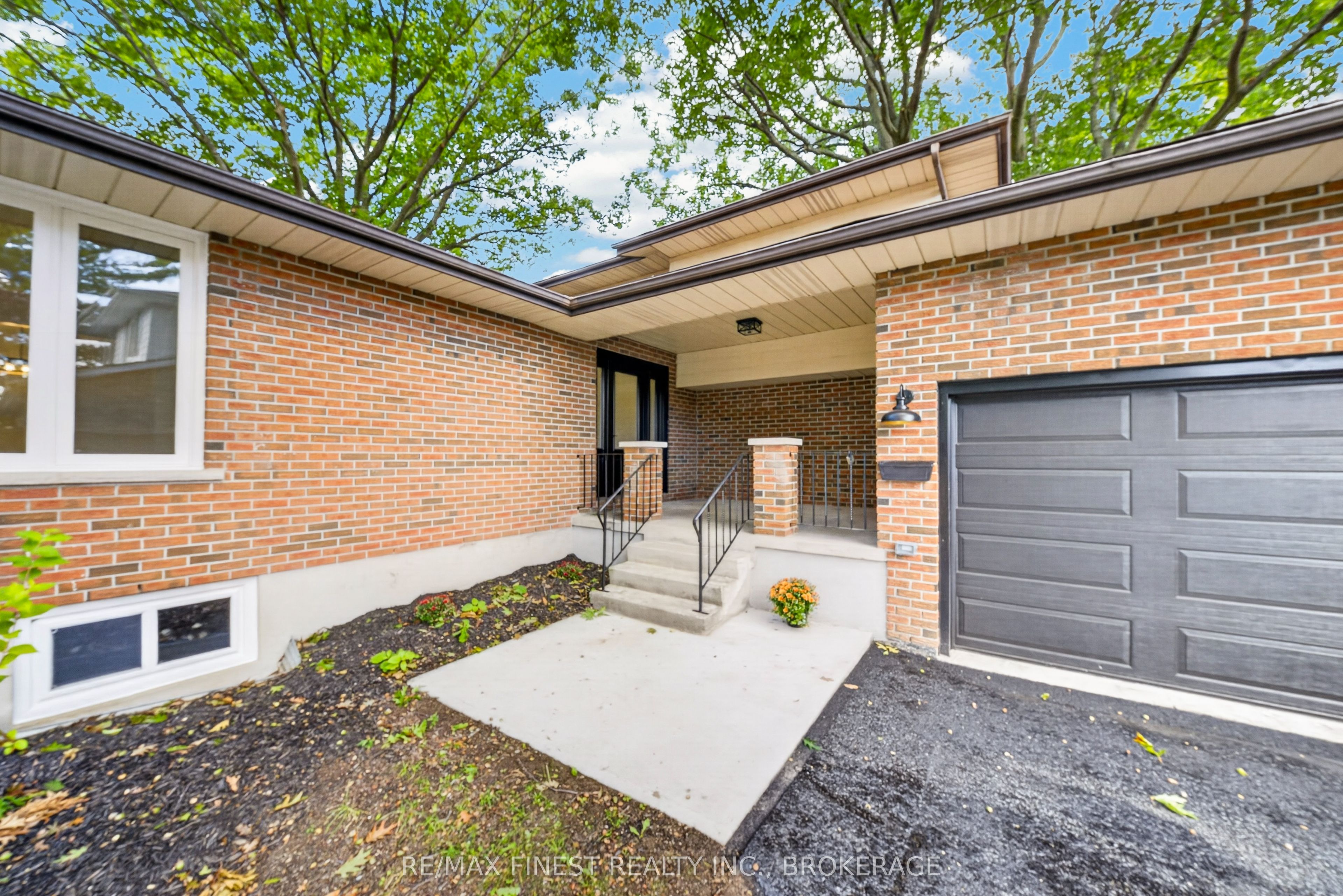 530 Roosevelt Drive Property Photo 3