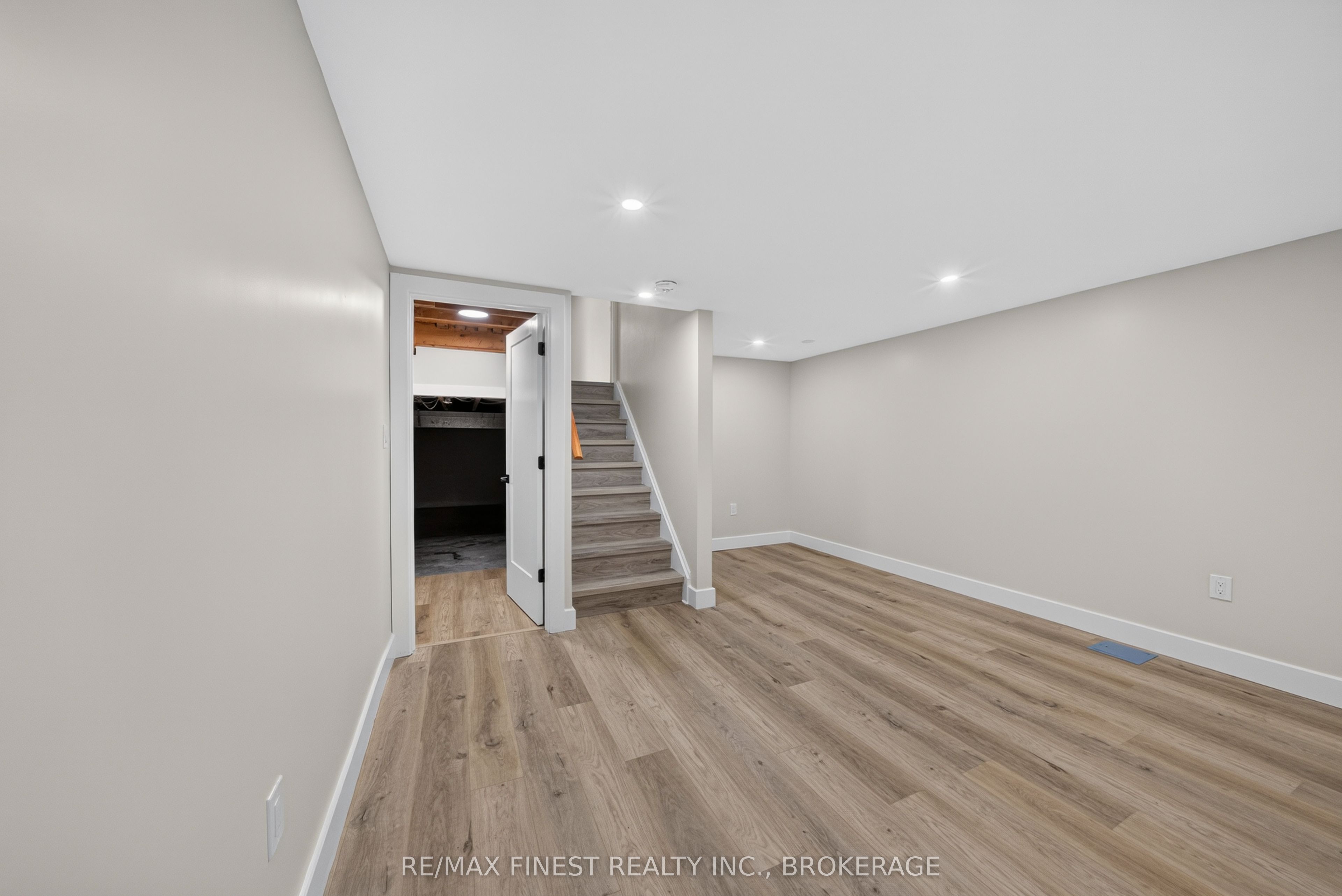 530 Roosevelt Drive Property Photo 24