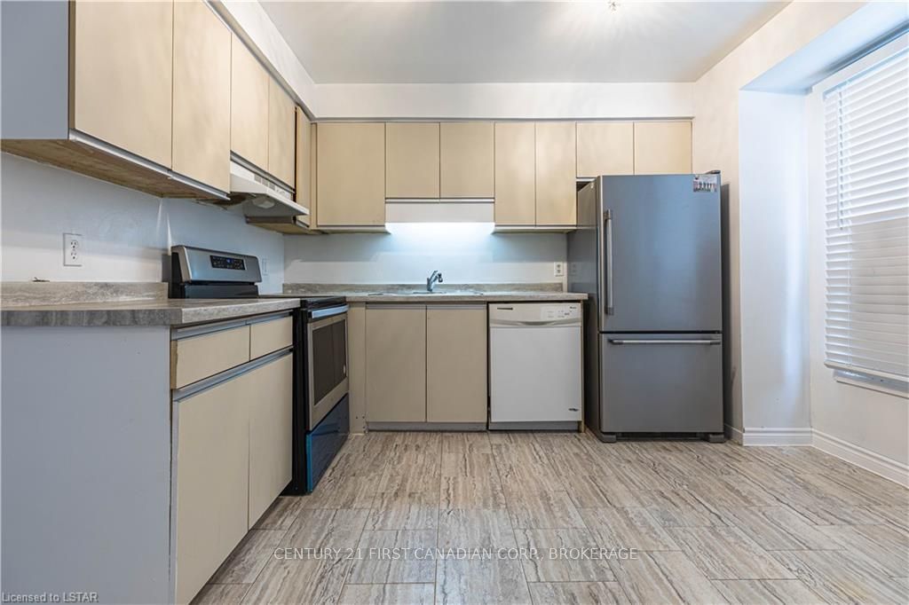 595 Third Street 63 Property Photo 4