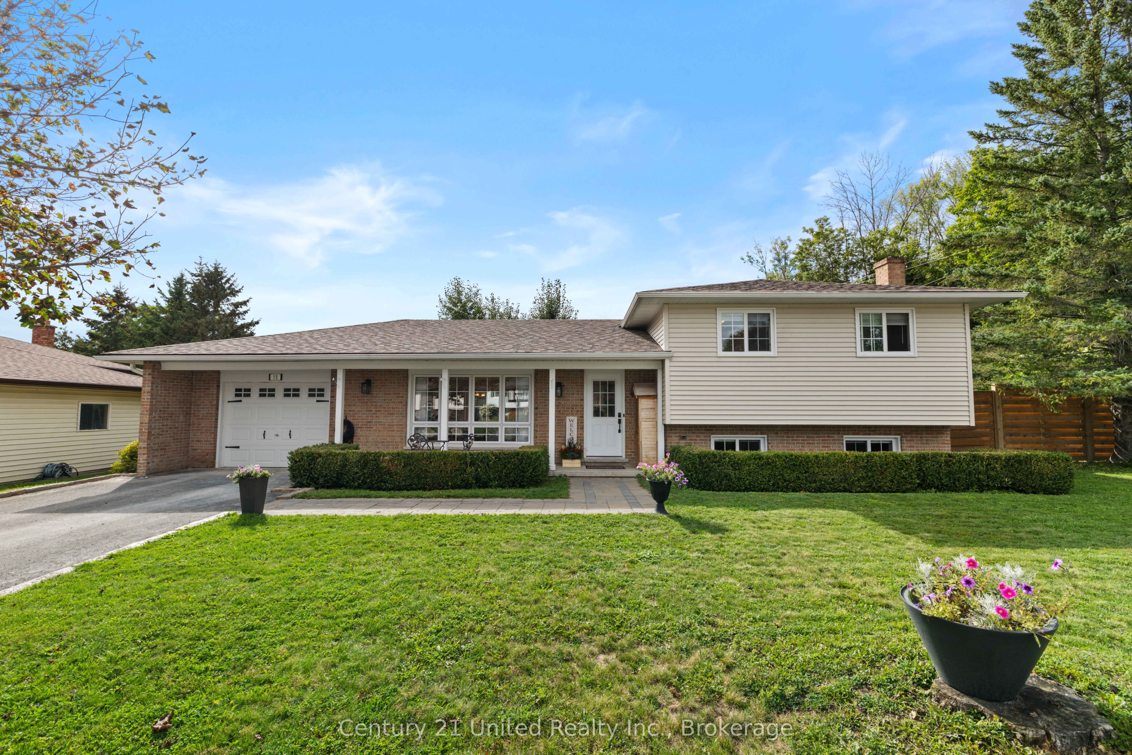 15 Lakefield Court Property Photo 1