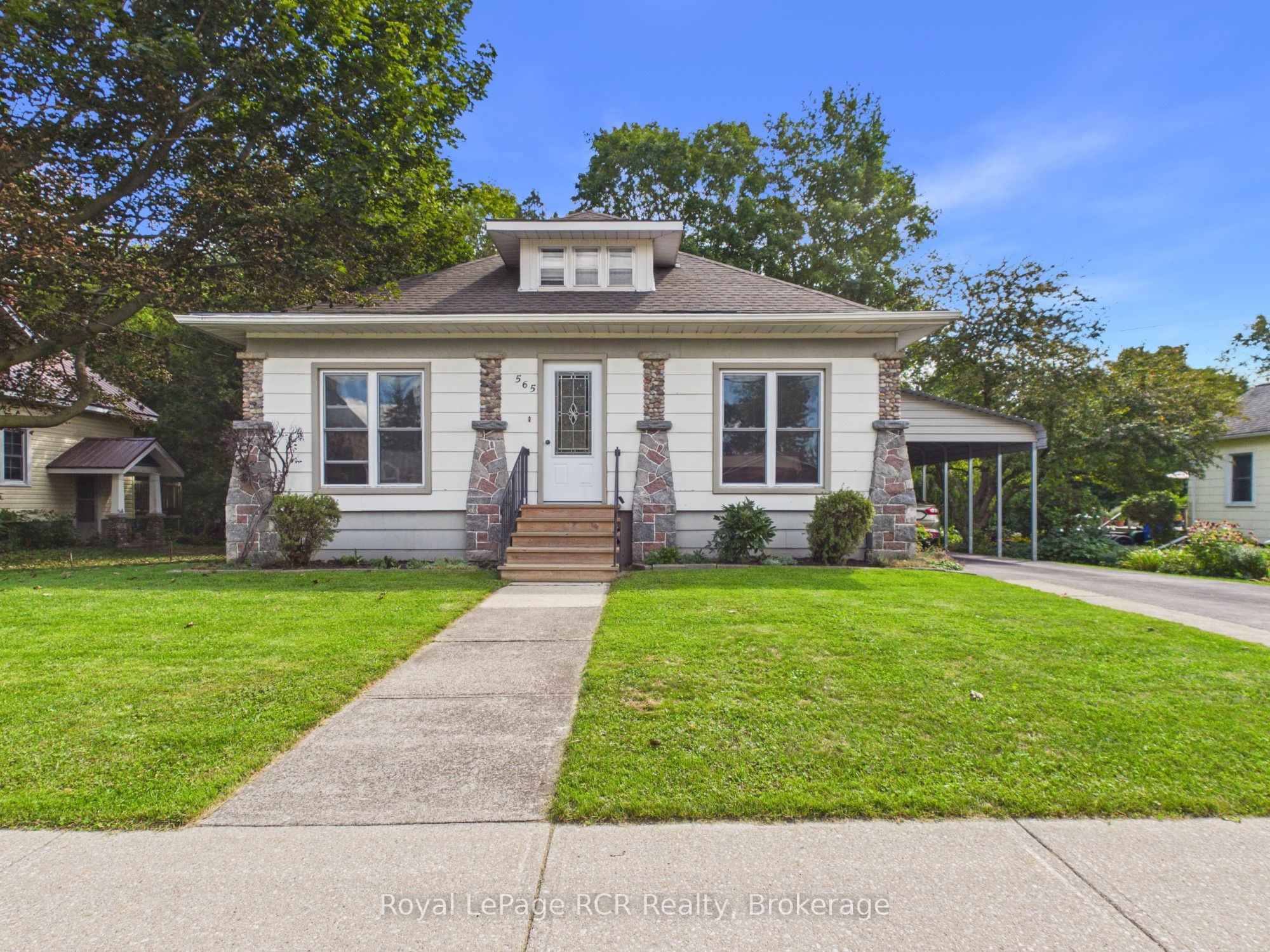 565 Havelock Street Property Photo 1