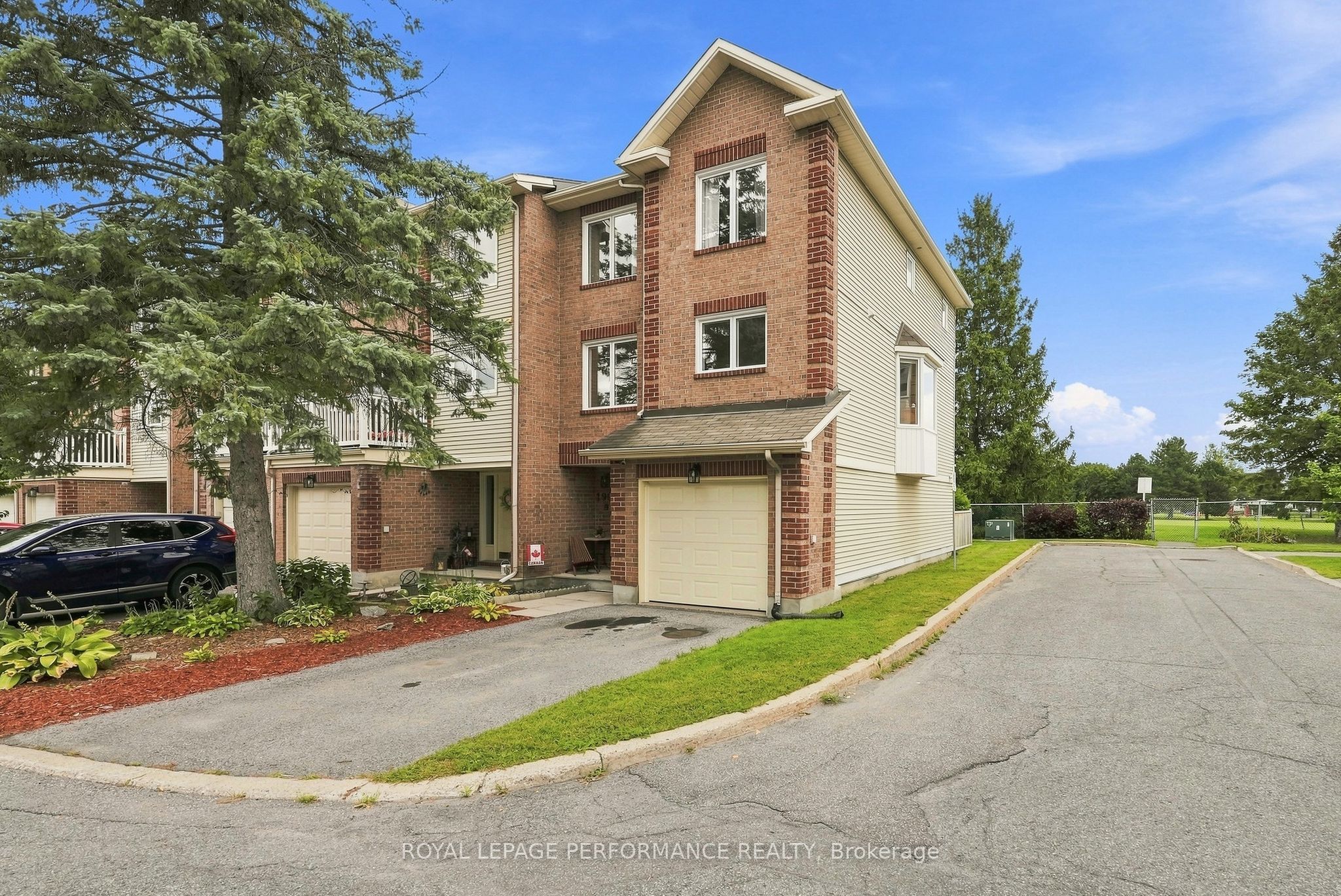 1992 Summerfields Crescent