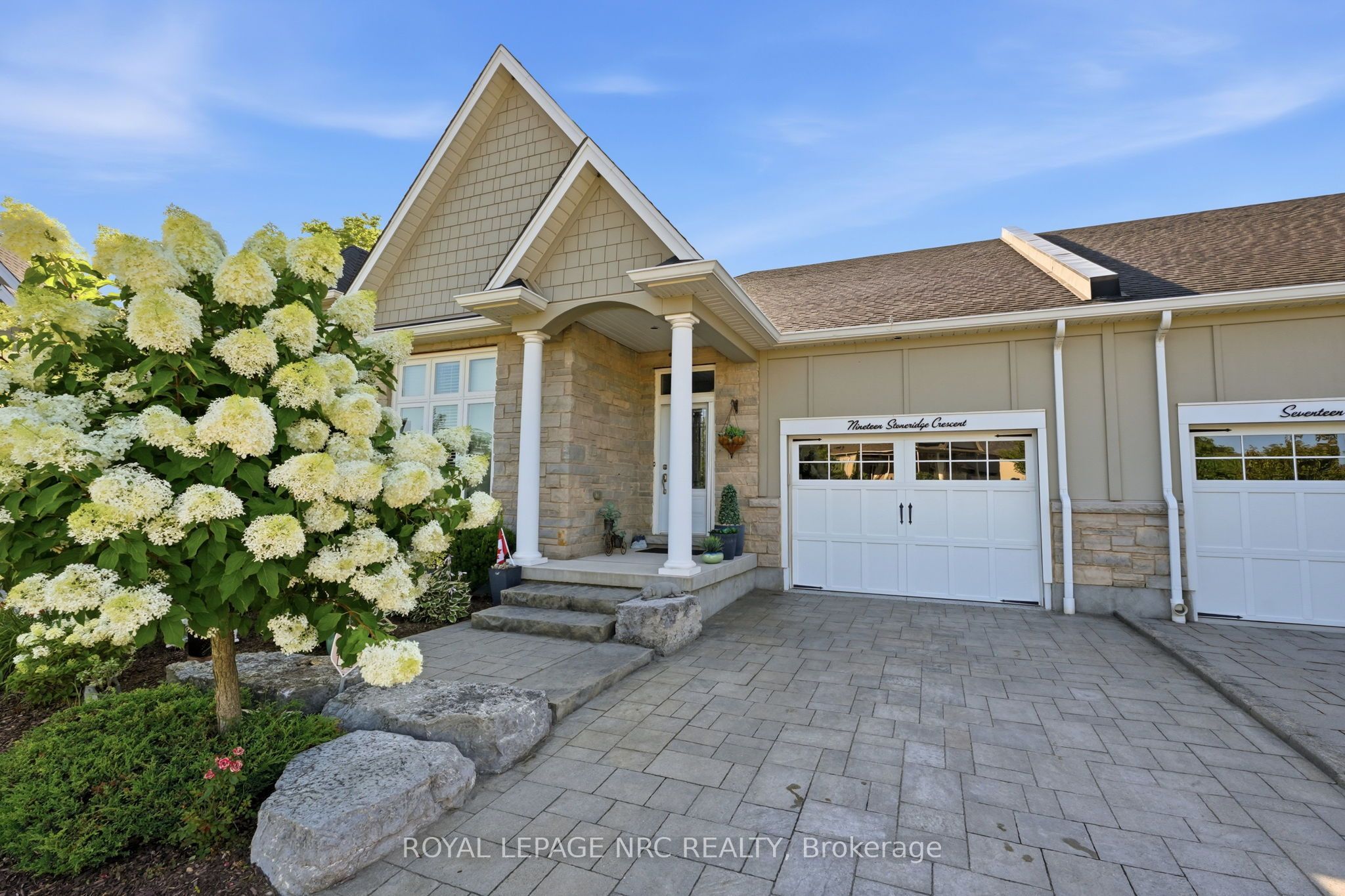 19 Stoneridge Crescent Property Photo 1