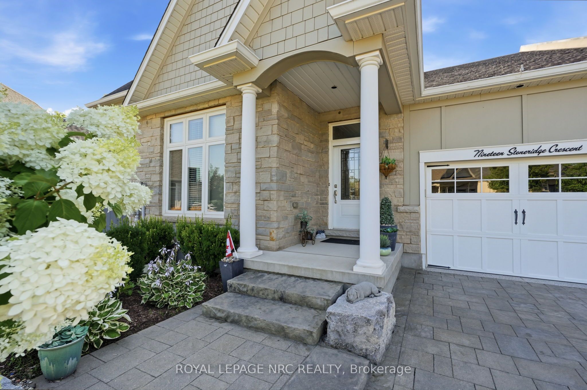 19 Stoneridge Crescent Property Photo 4
