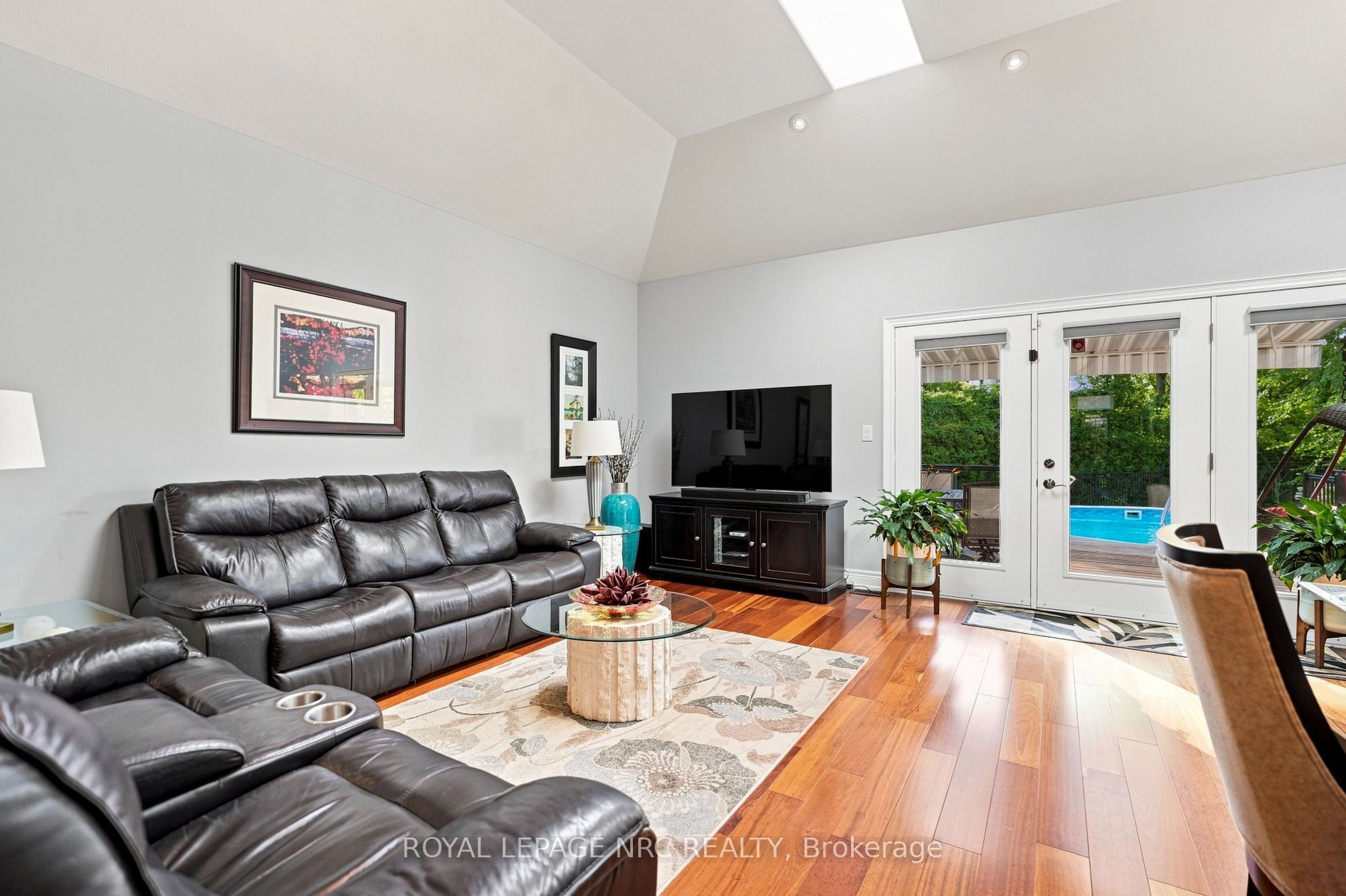 19 Stoneridge Crescent Property Photo 12