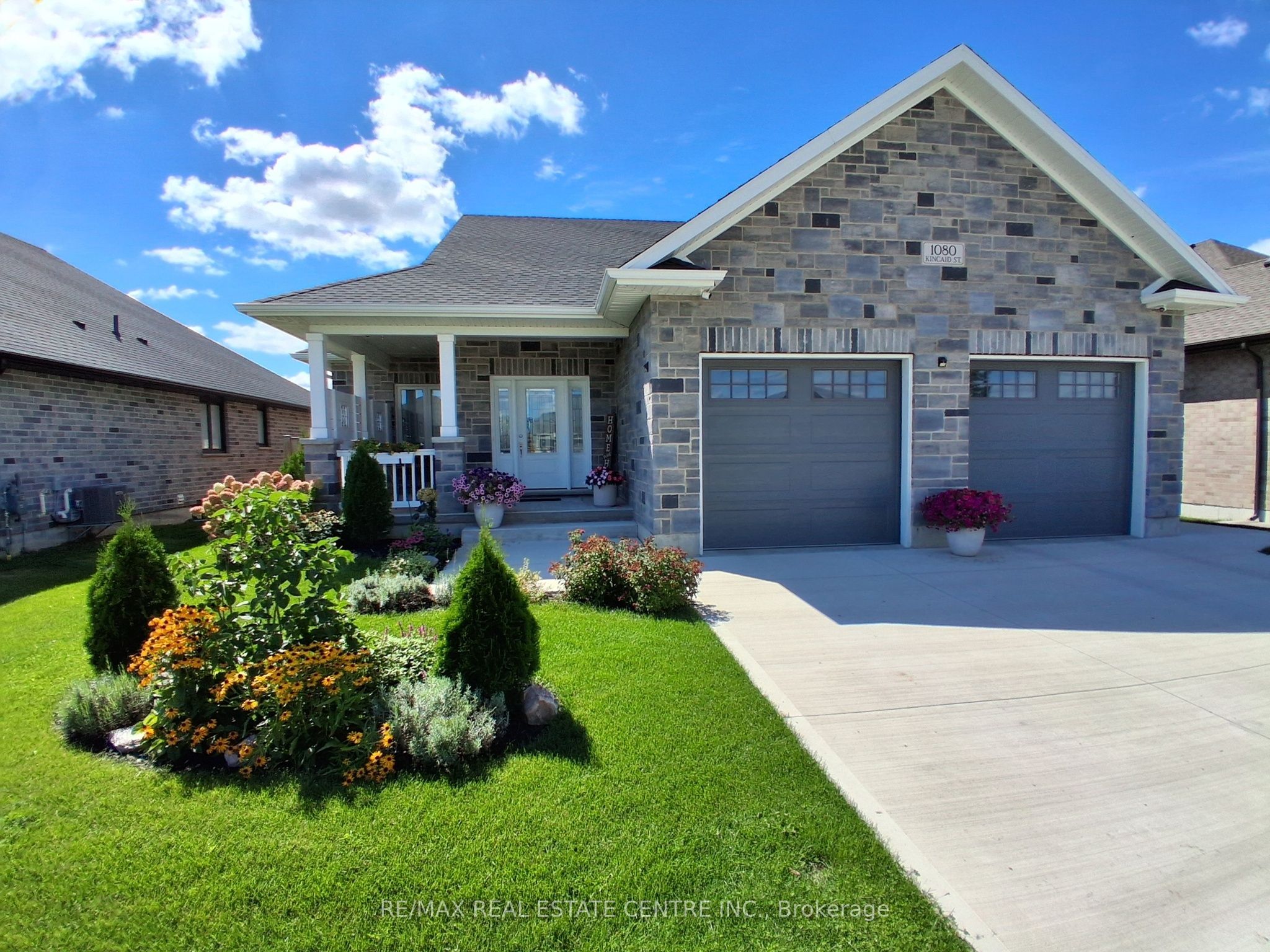 1080 Kincaid Street W Property Photo 1