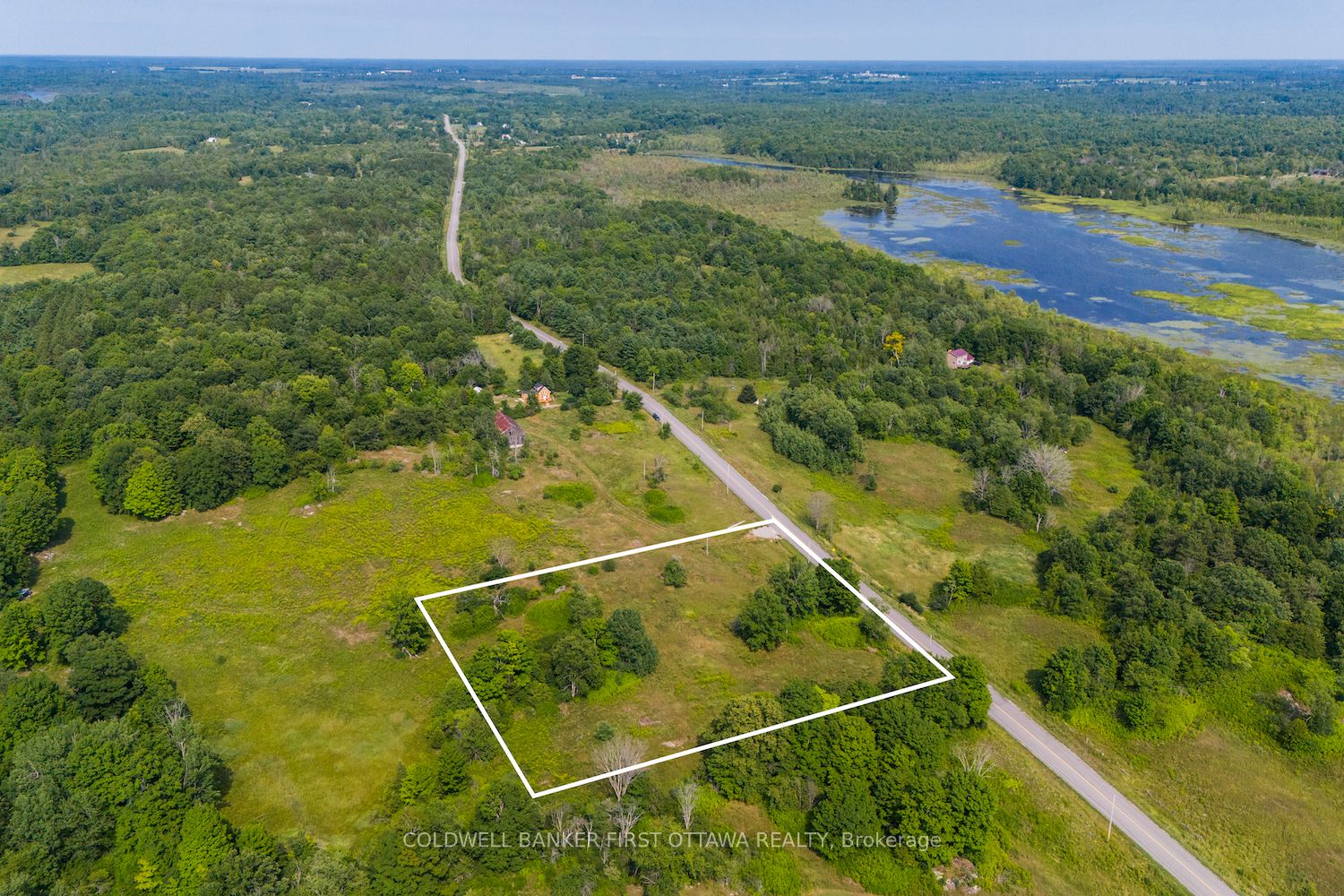 816 Bennett Lake Road Property Photo 1