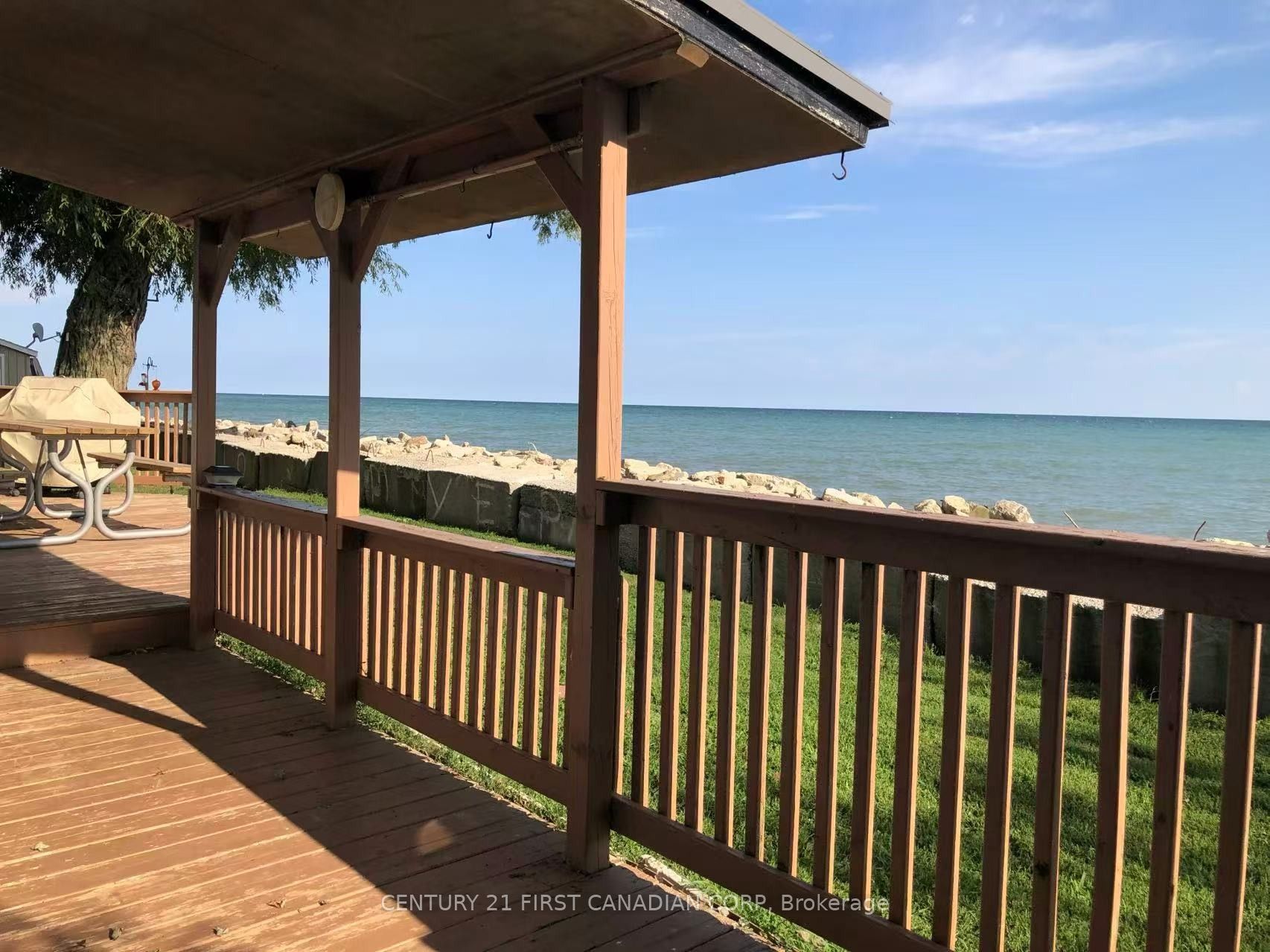 18008 Erie Shore Drive Property Photo 1
