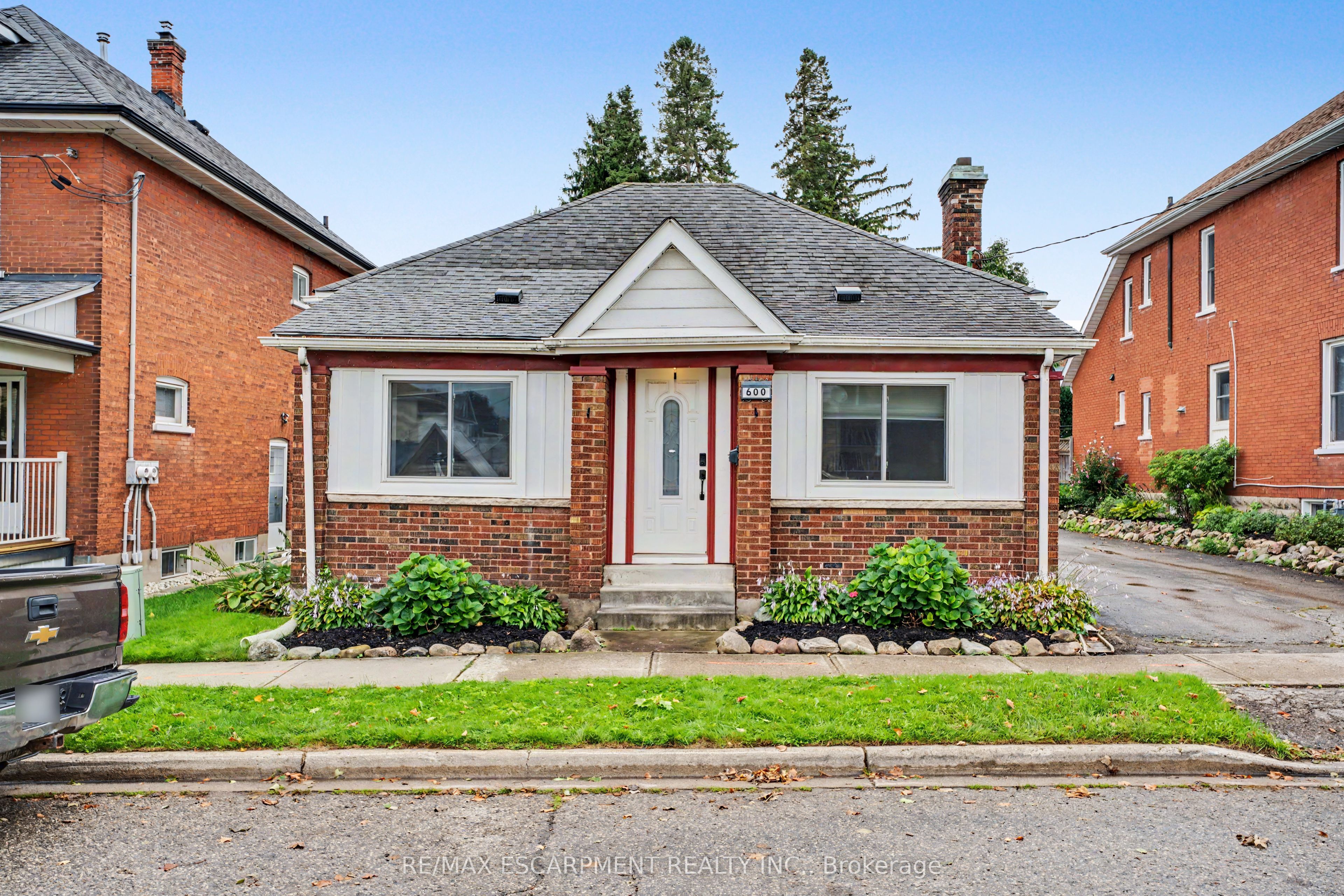 600 PEEL Street Property Photo 1