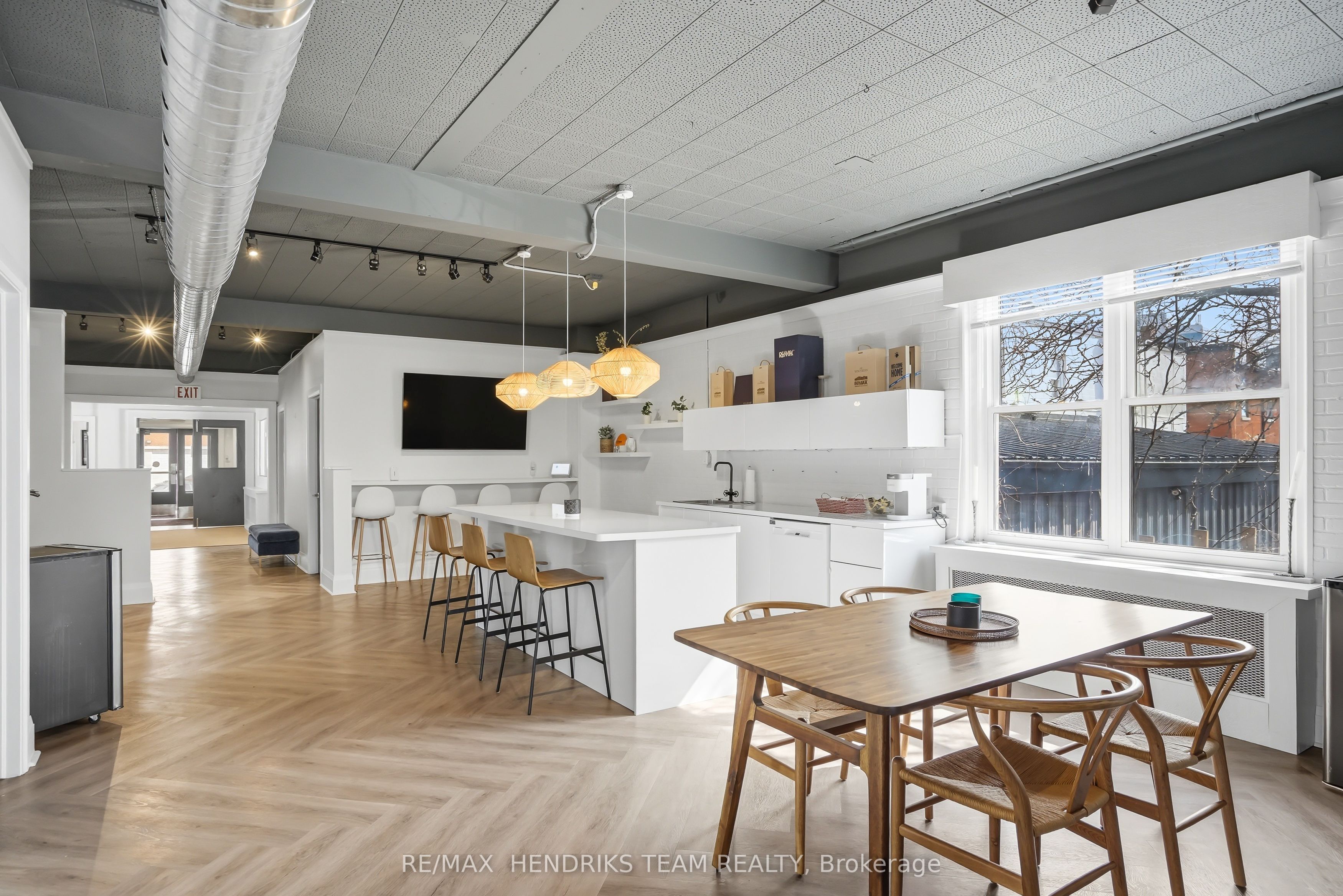 145 King Street Property Photo 12