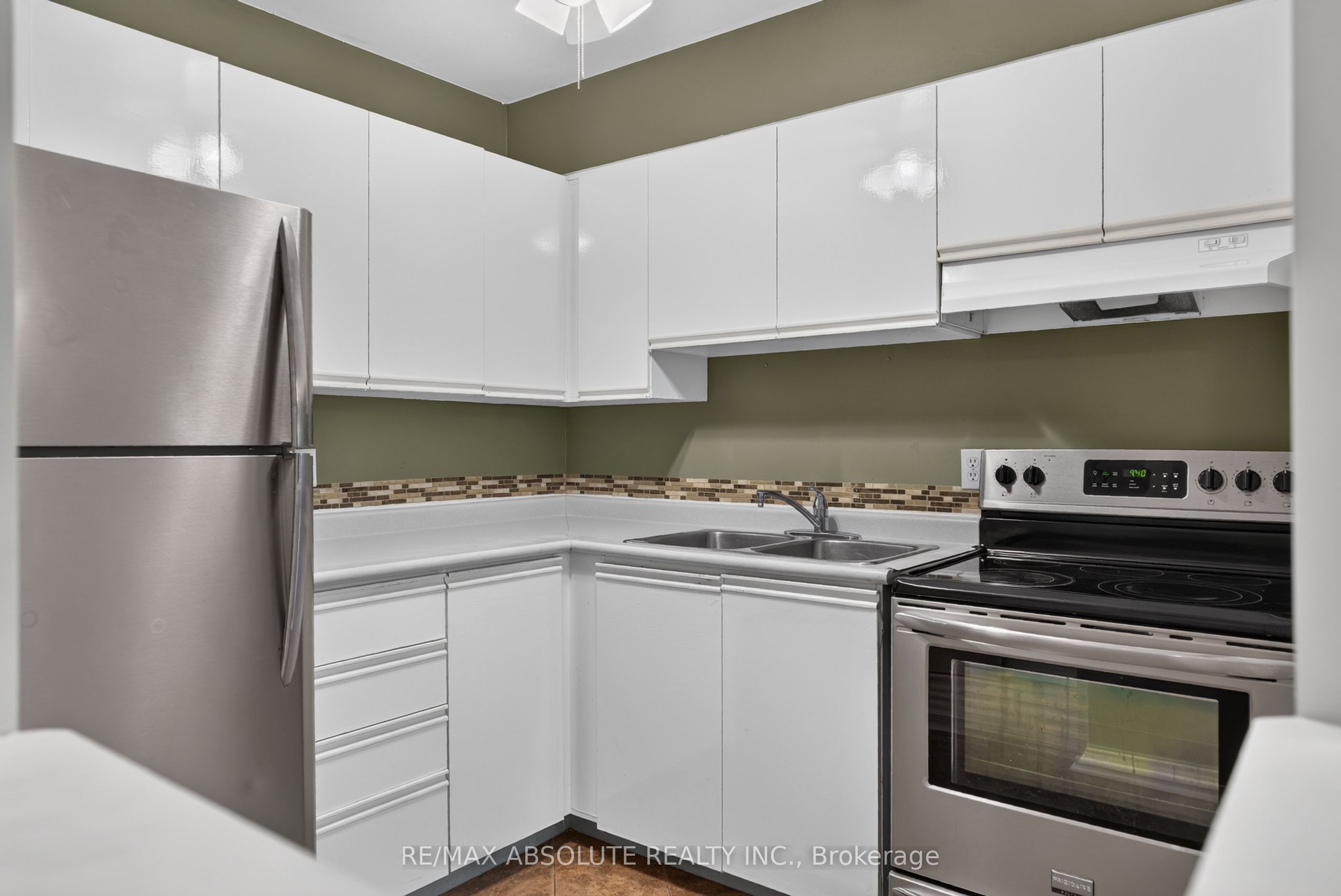 310 Kingsdale Avenue 305 Property Photo 3
