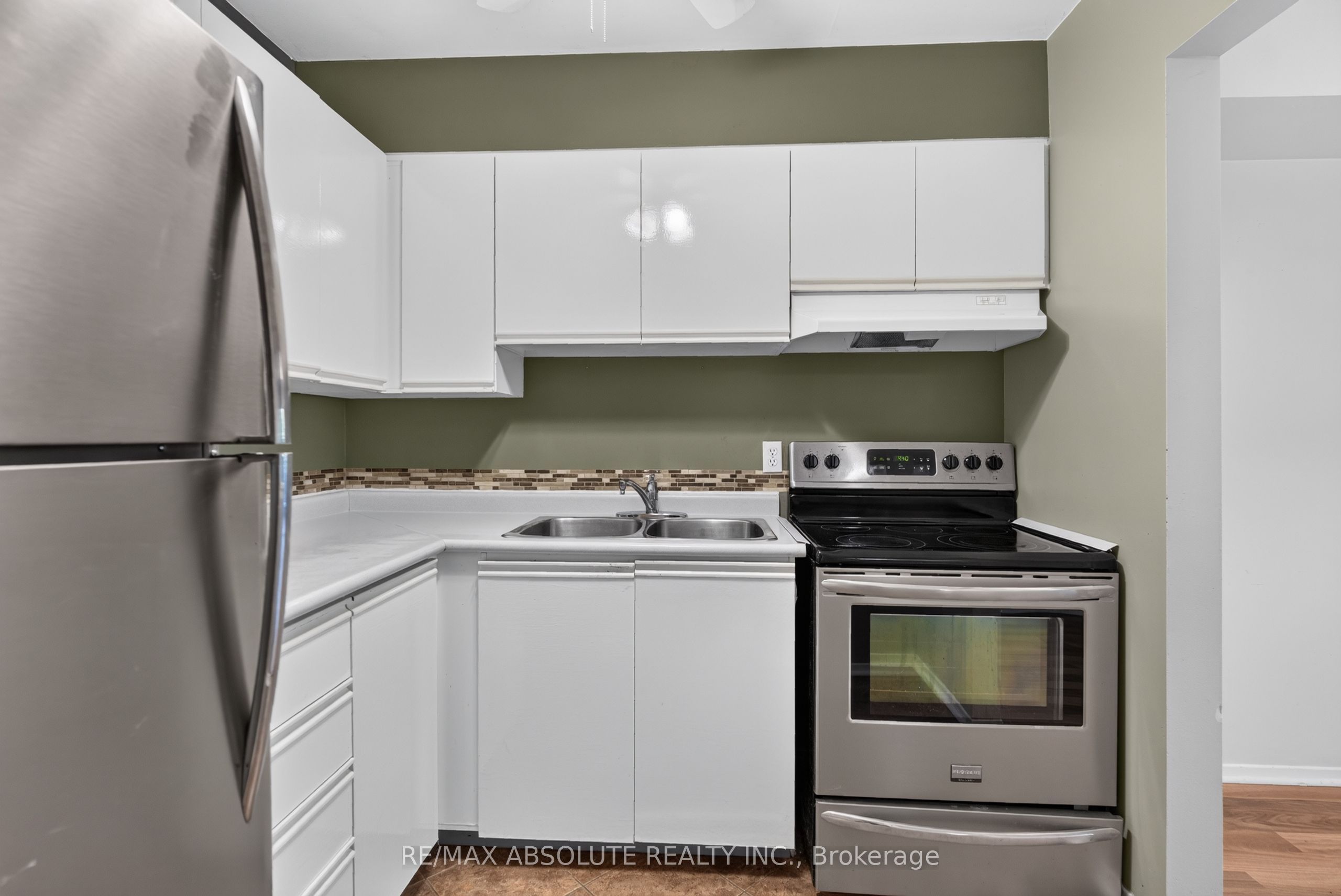310 Kingsdale Avenue 305 Property Photo 4