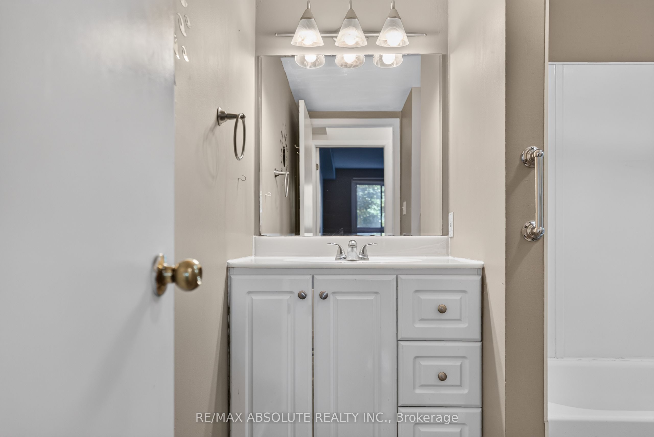 310 Kingsdale Avenue 305 Property Photo 12