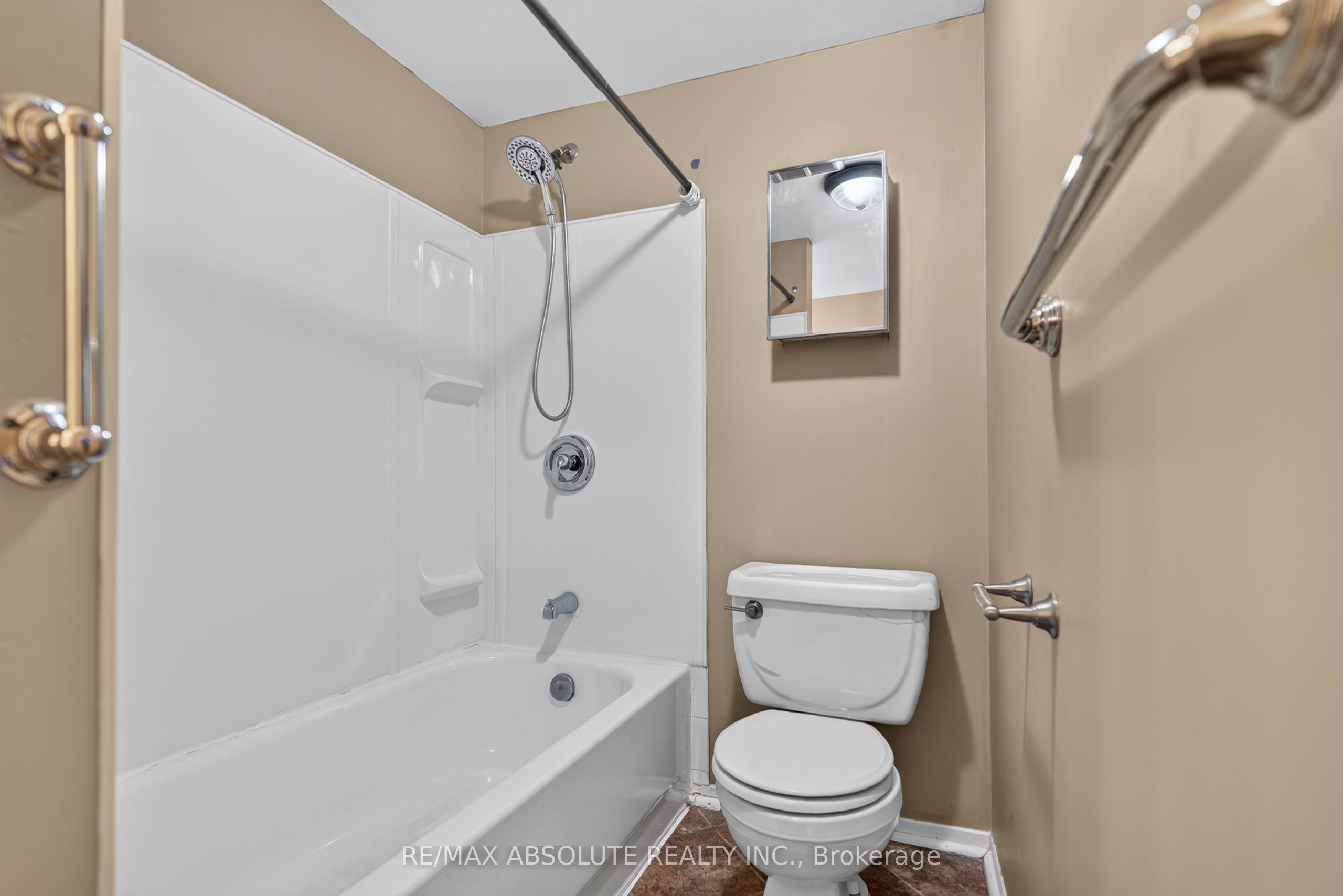 310 Kingsdale Avenue 305 Property Photo 13