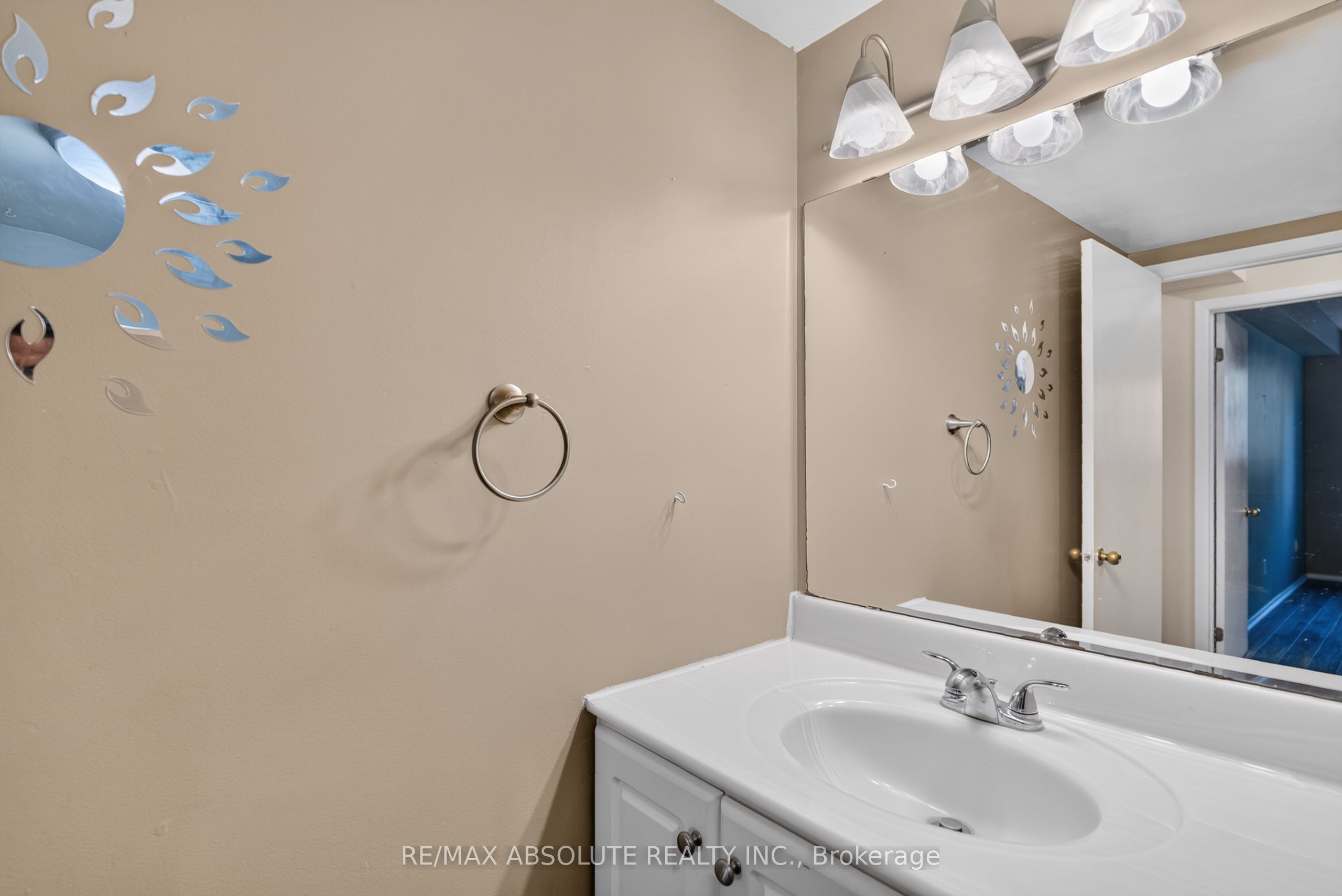 310 Kingsdale Avenue 305 Property Photo 14