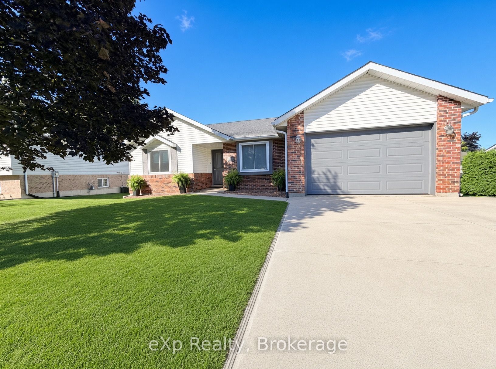 23 Willow Street Property Photo 1