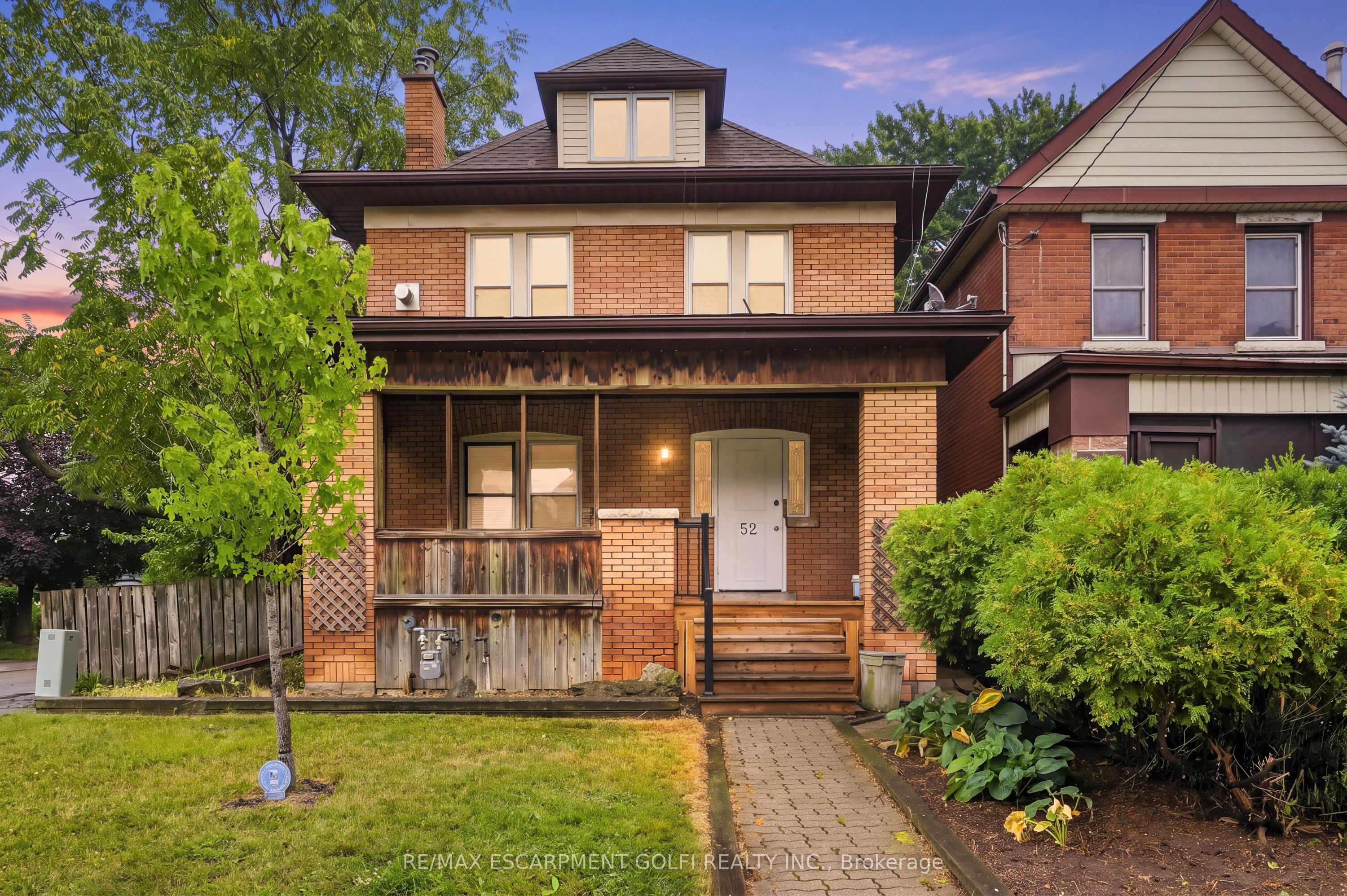 52 Kensington Avenue N Property Photo 1