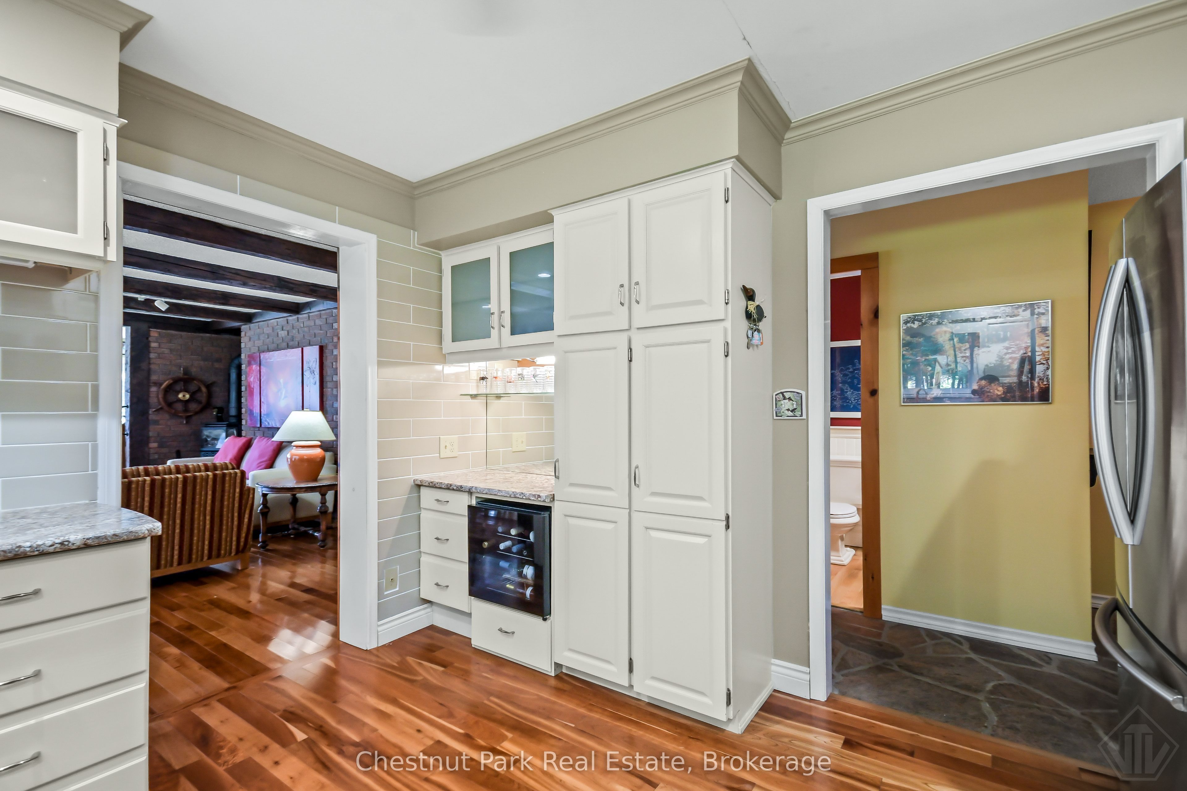 1019 Maplewood Road W Property Photo 6