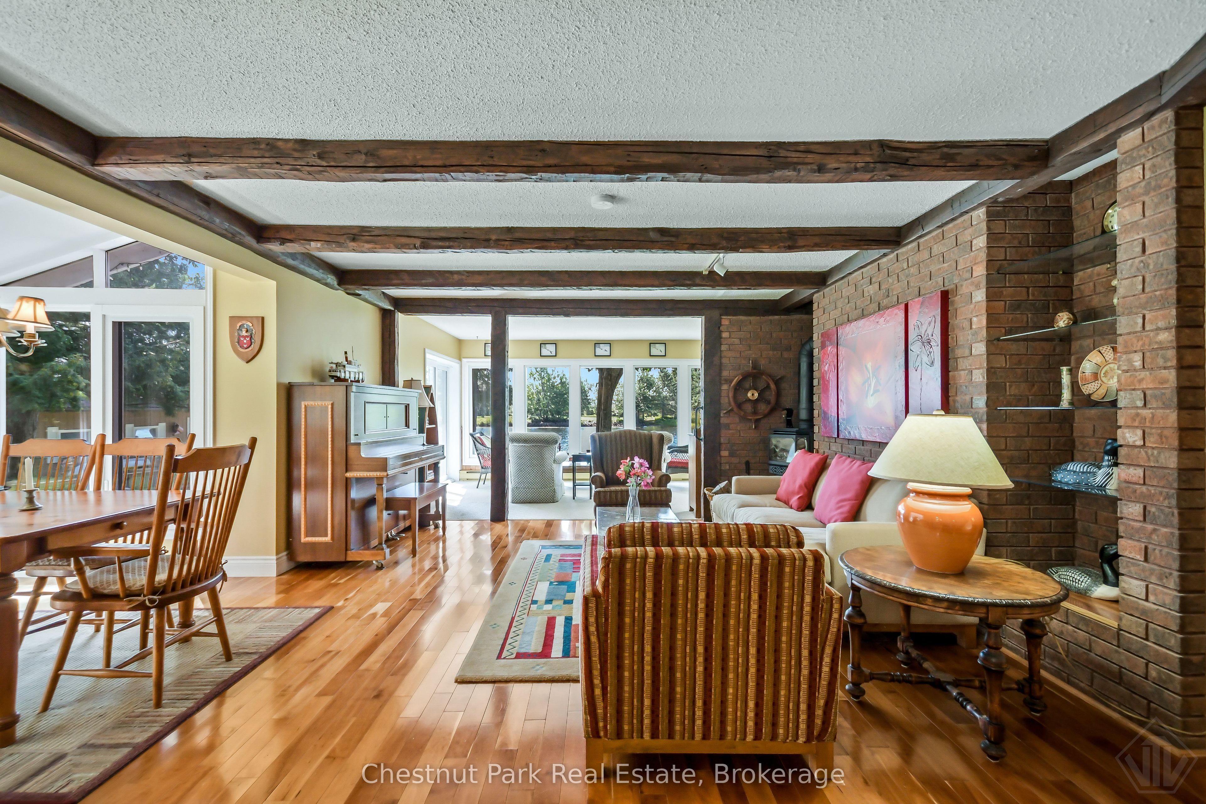 1019 Maplewood Road W Property Photo 9