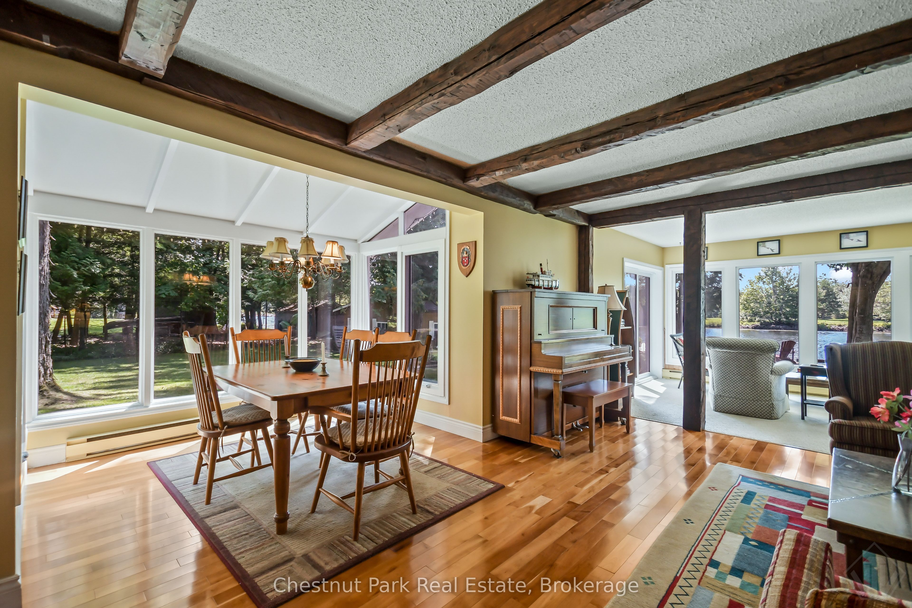 1019 Maplewood Road W Property Photo 10