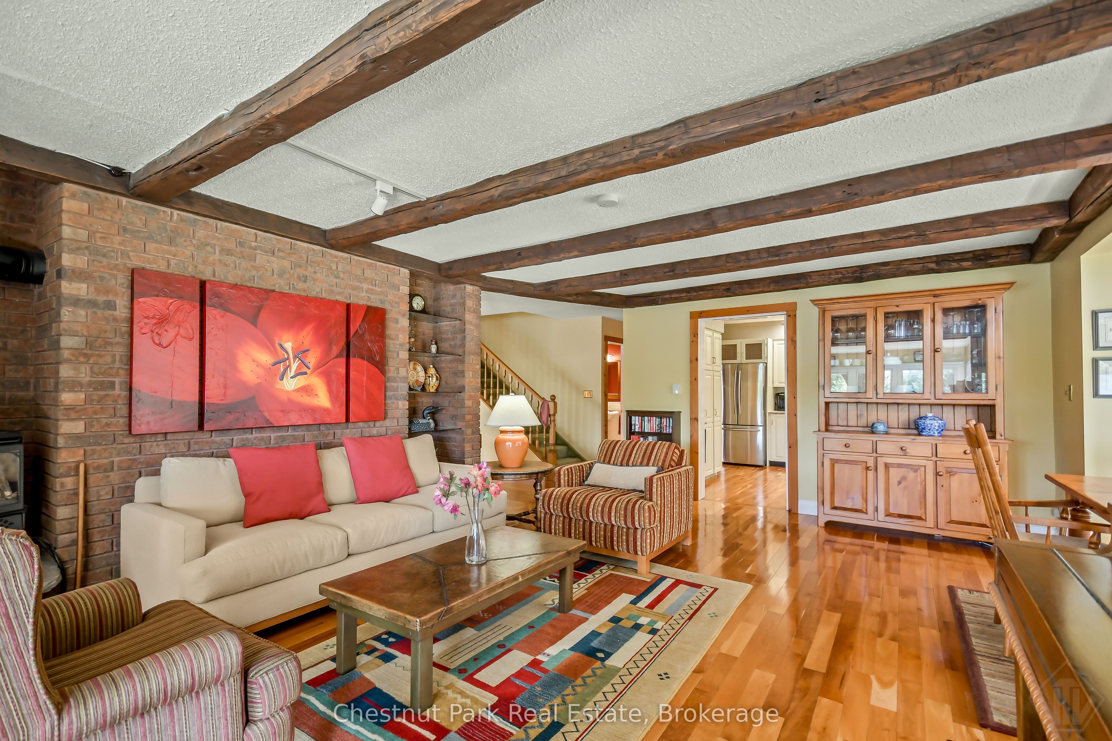 1019 Maplewood Road W Property Photo 11