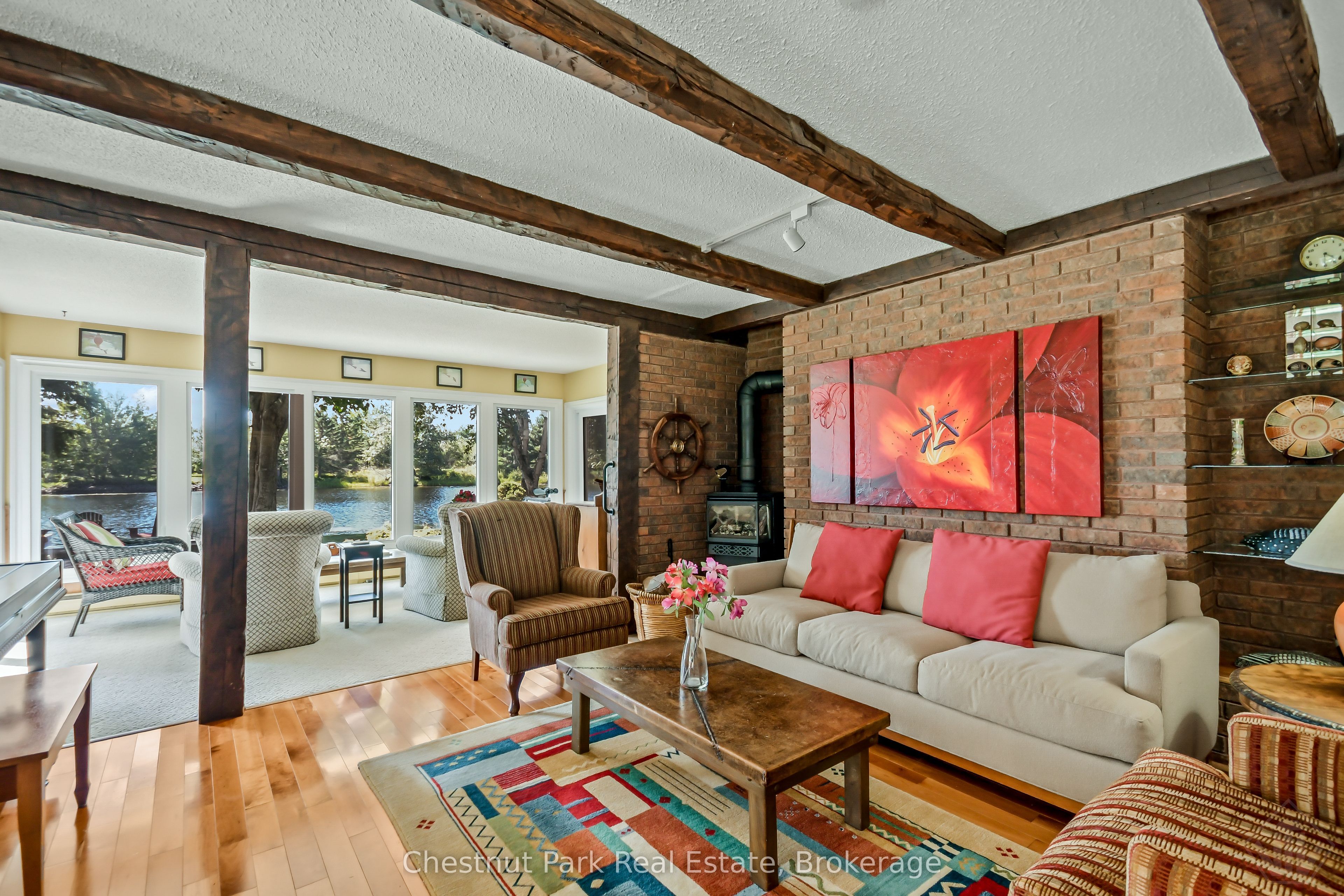 1019 Maplewood Road W Property Photo 12