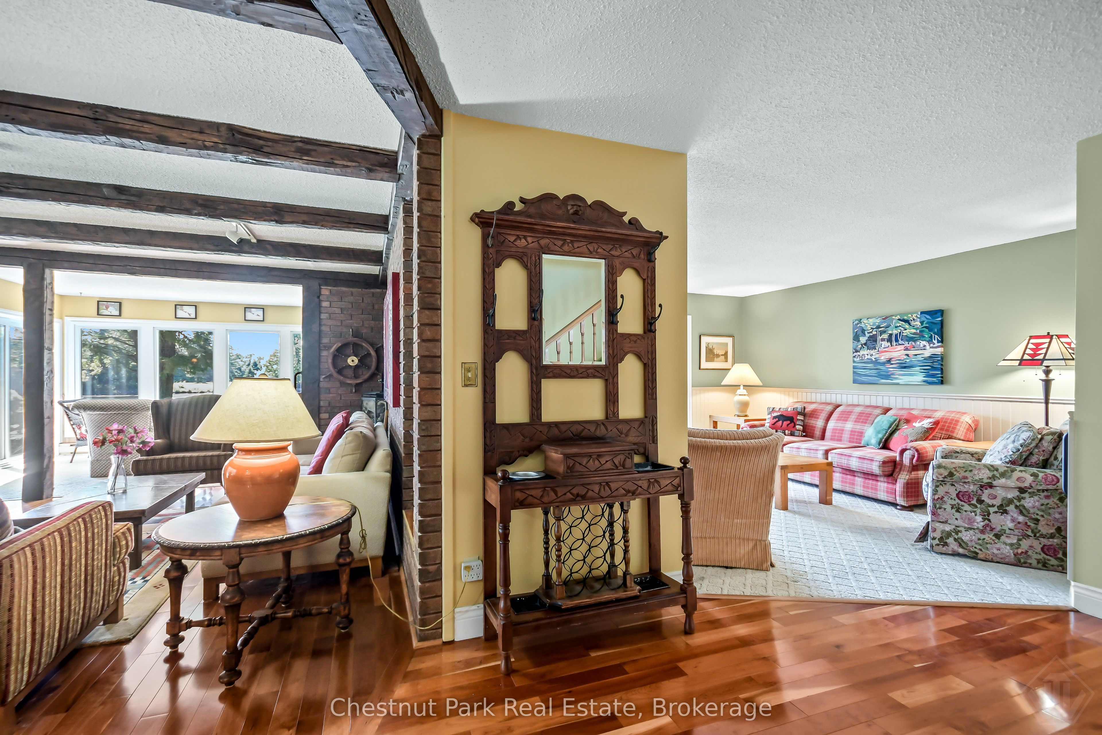 1019 Maplewood Road W Property Photo 17