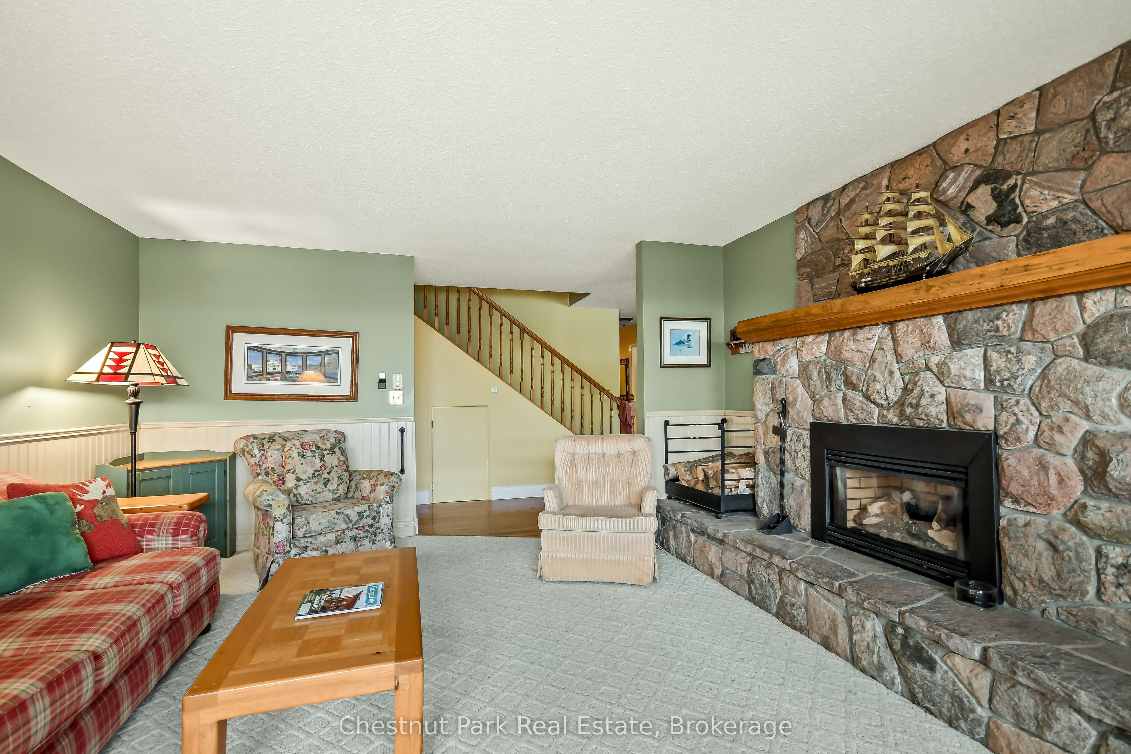 1019 Maplewood Road W Property Photo 18