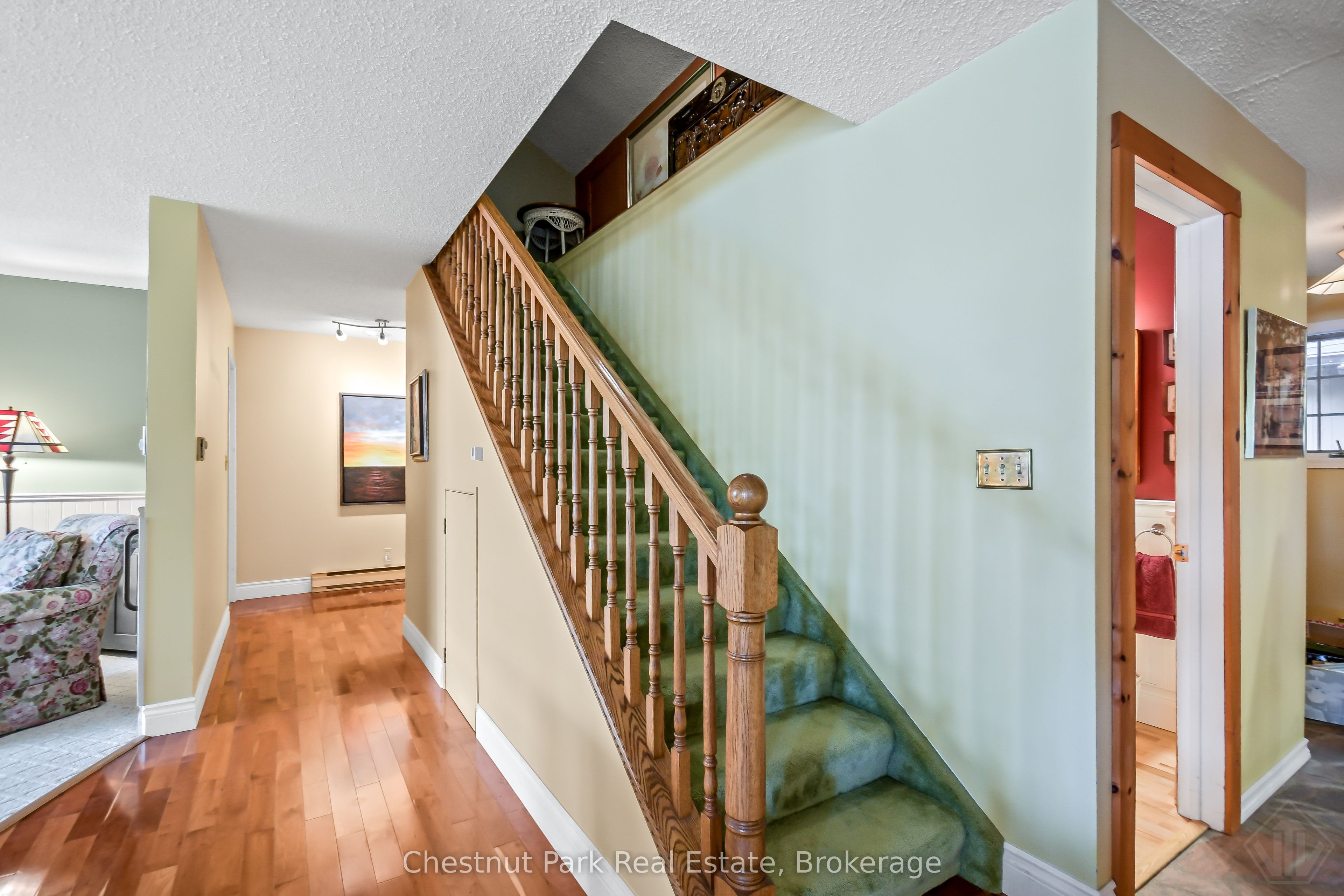 1019 Maplewood Road W Property Photo 21
