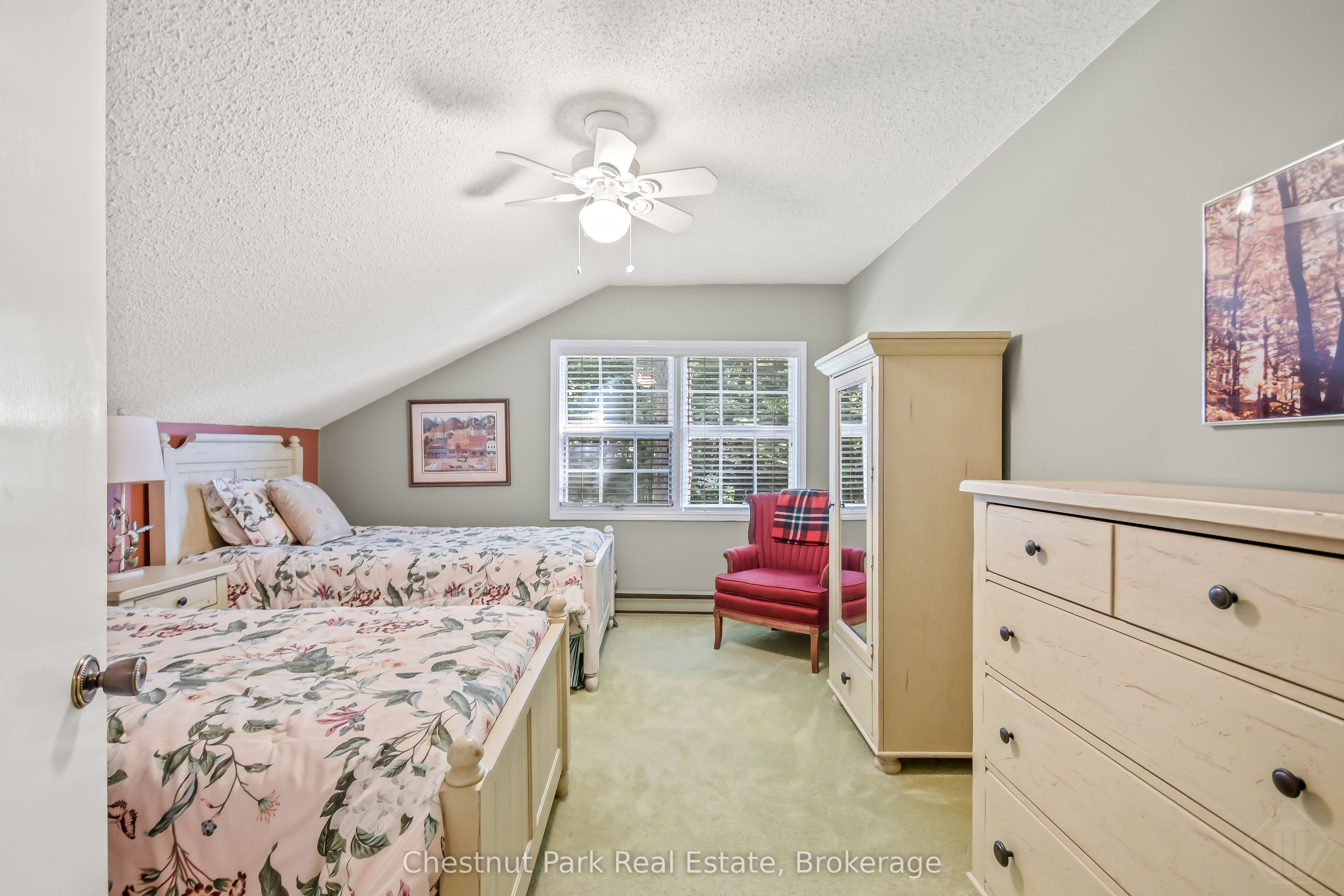 1019 Maplewood Road W Property Photo 28