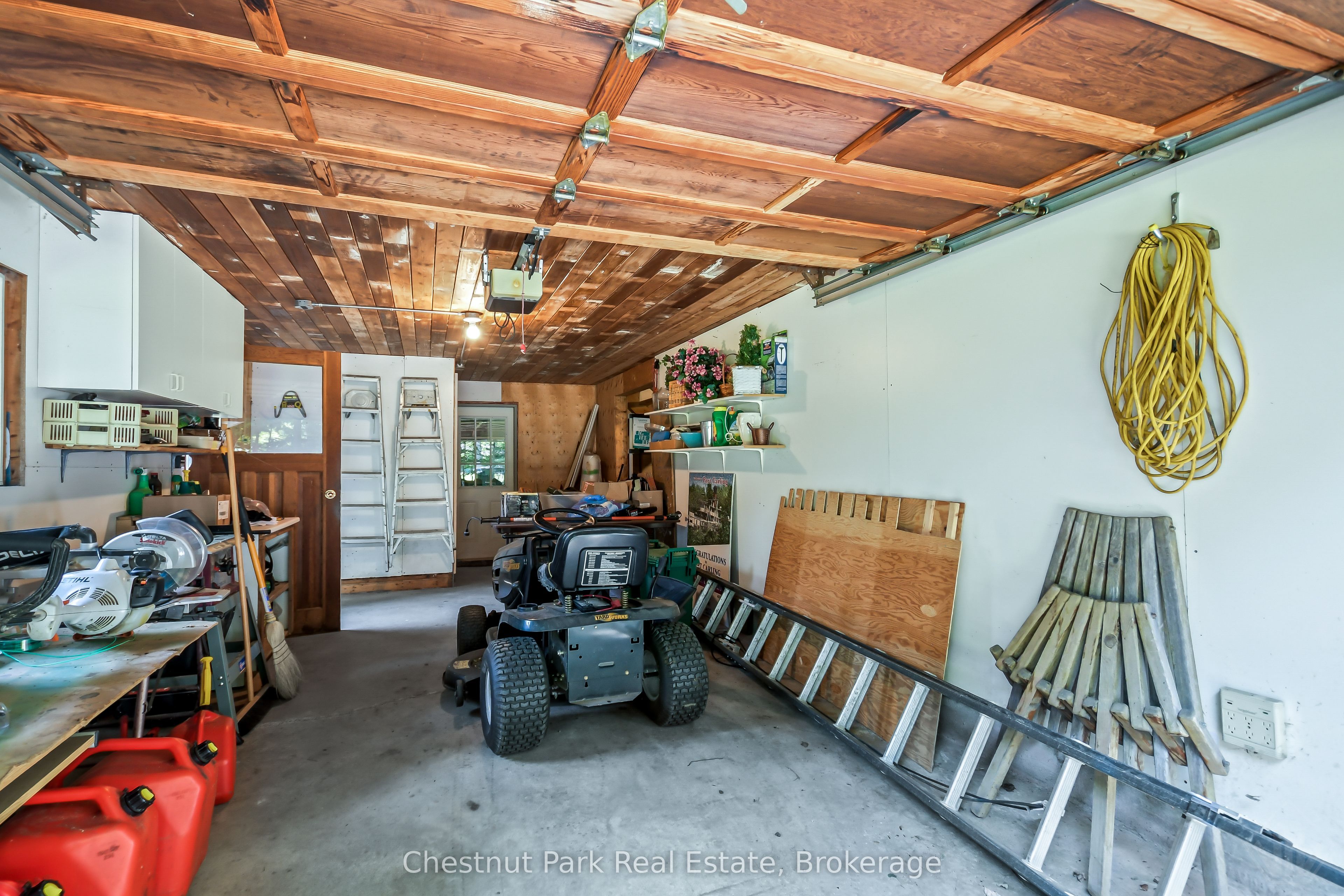1019 Maplewood Road W Property Photo 29