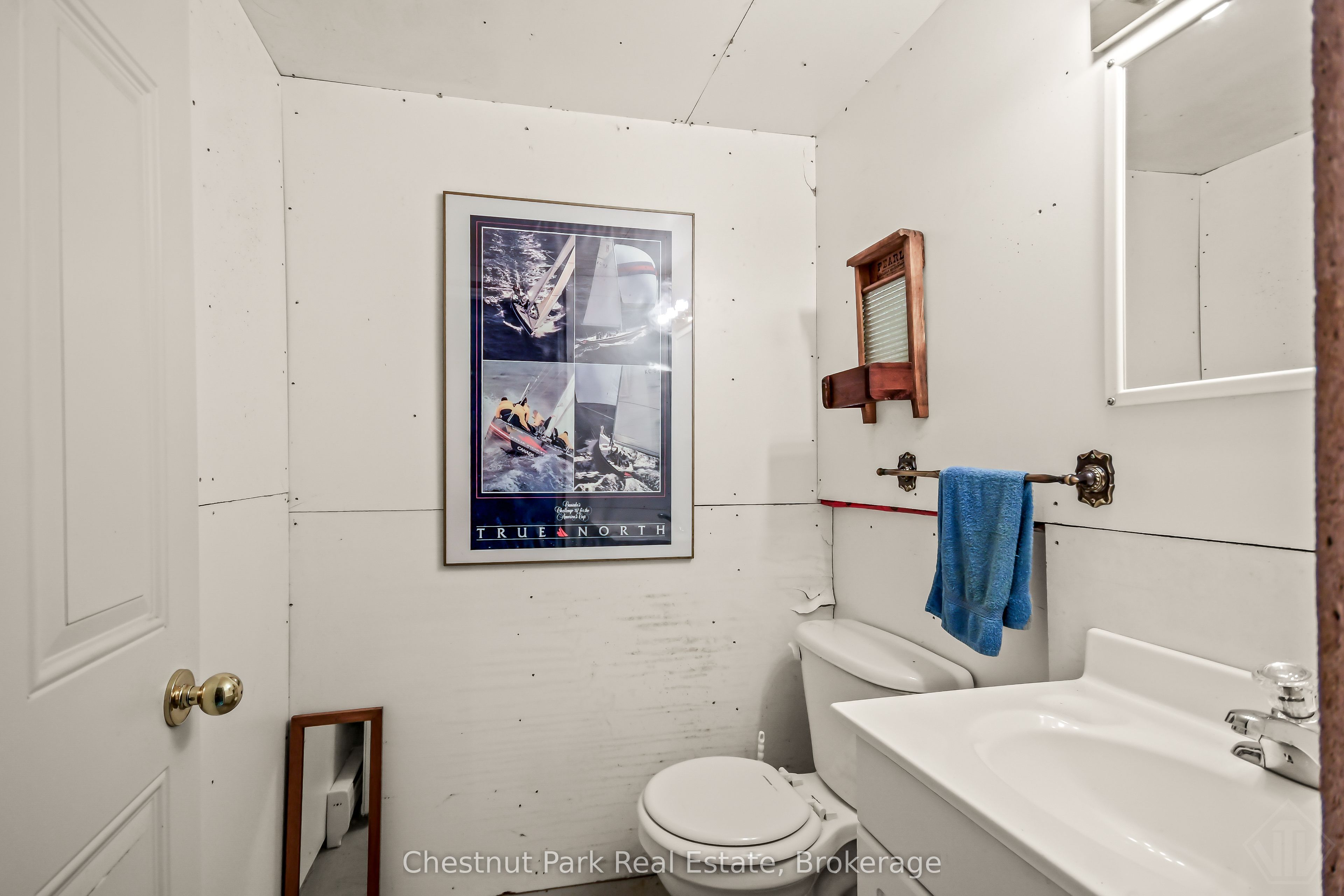 1019 Maplewood Road W Property Photo 33