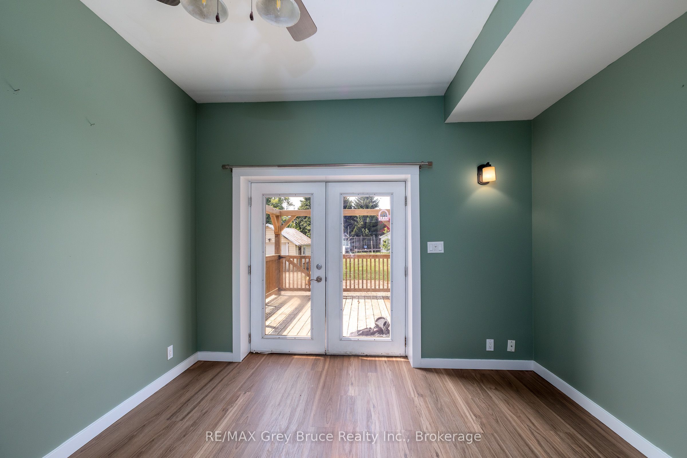 74 Yonge Street S Property Photo 5