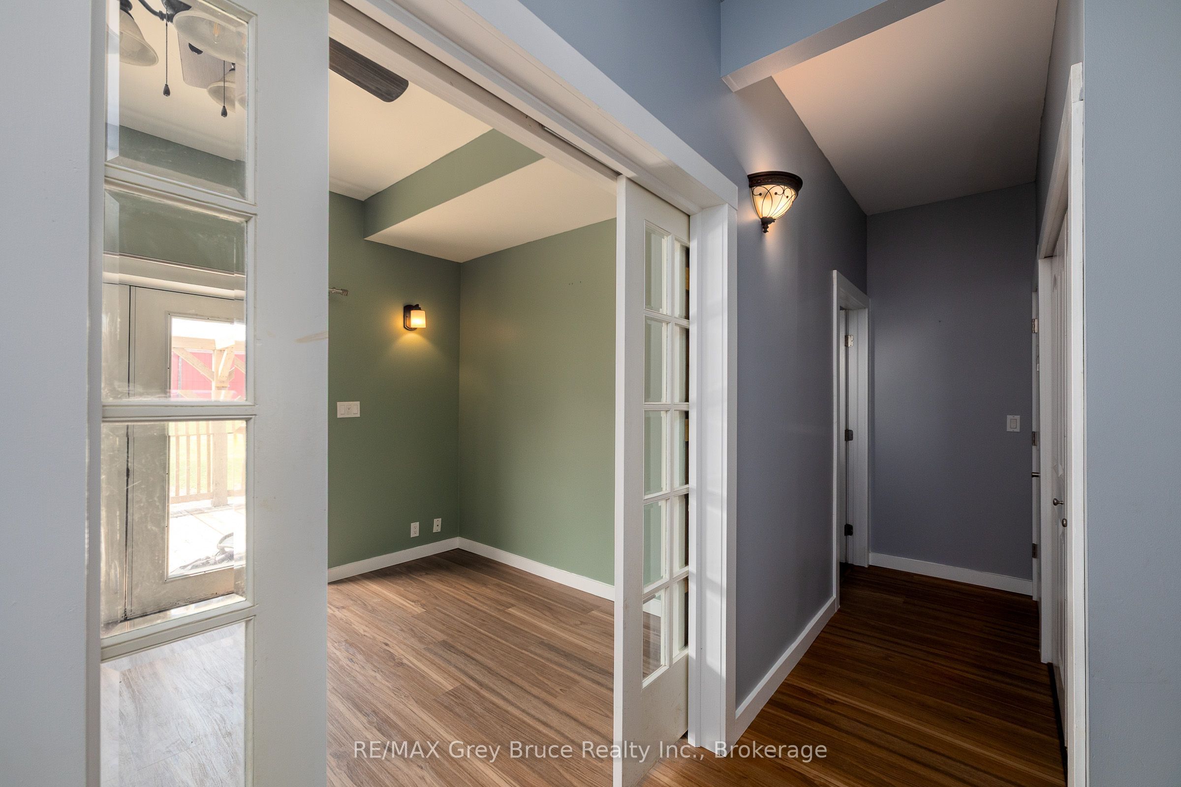 74 Yonge Street S Property Photo 7