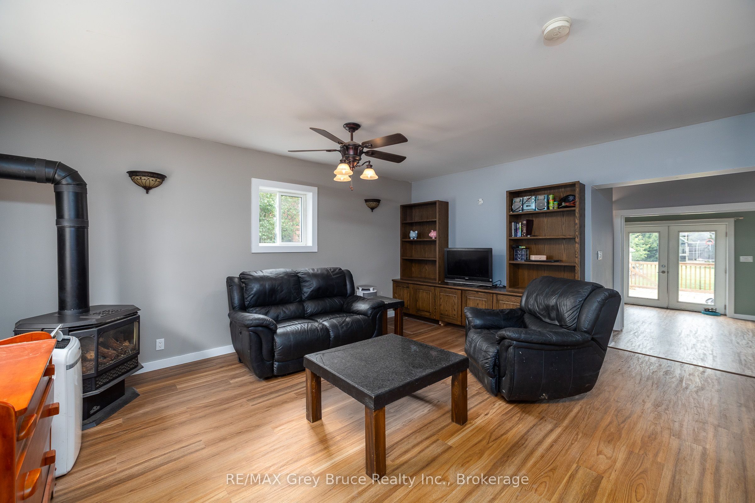 74 Yonge Street S Property Photo 8