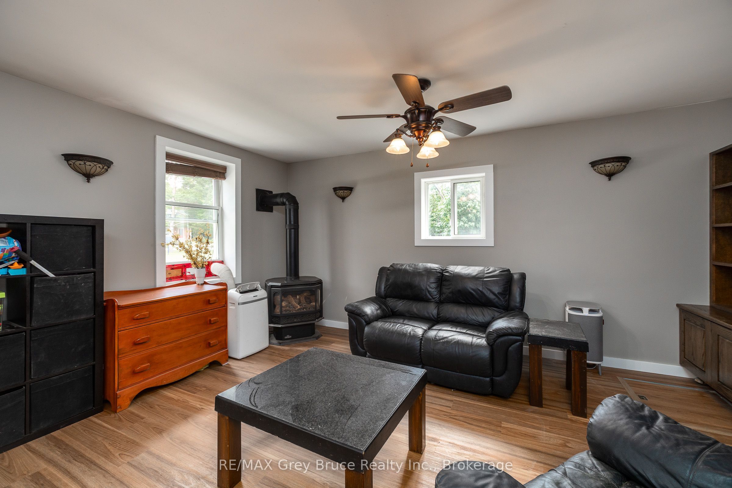 74 Yonge Street S Property Photo 9