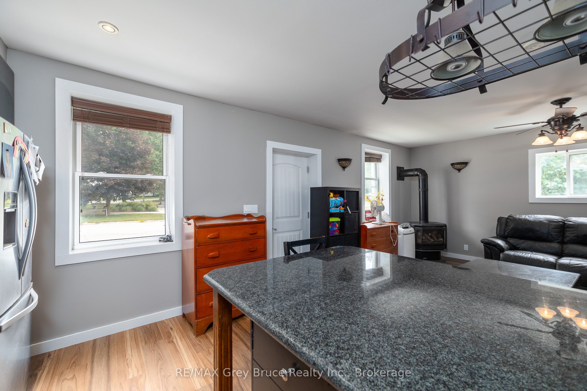 74 Yonge Street S Property Photo 13