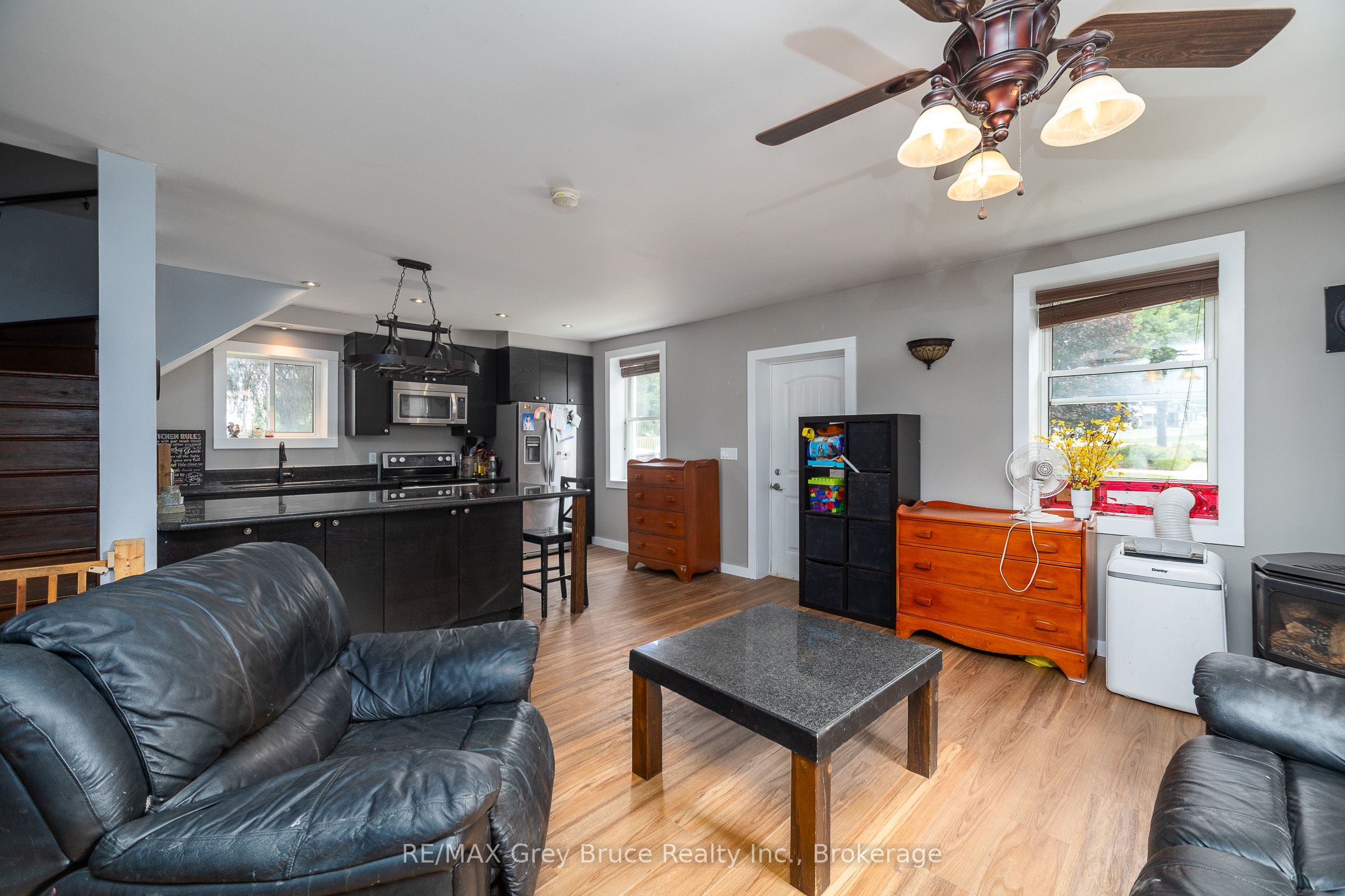 74 Yonge Street S Property Photo 14