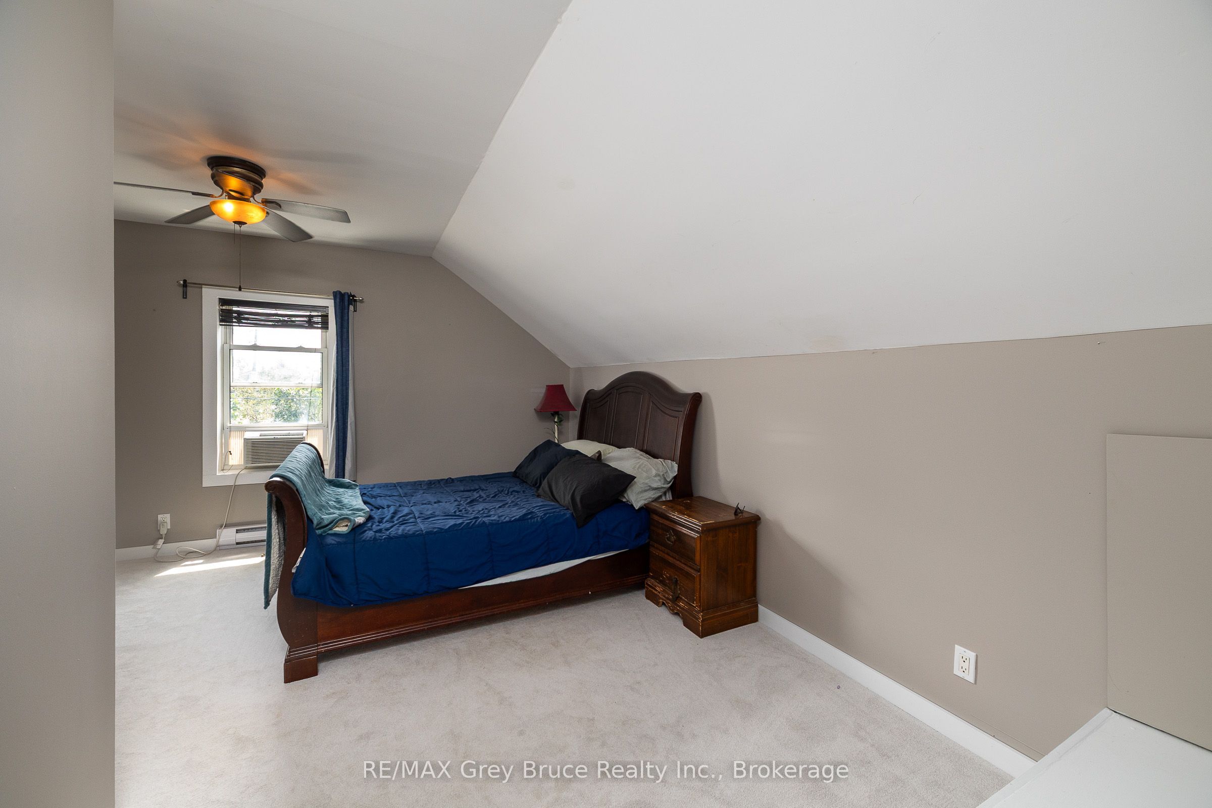 74 Yonge Street S Property Photo 23